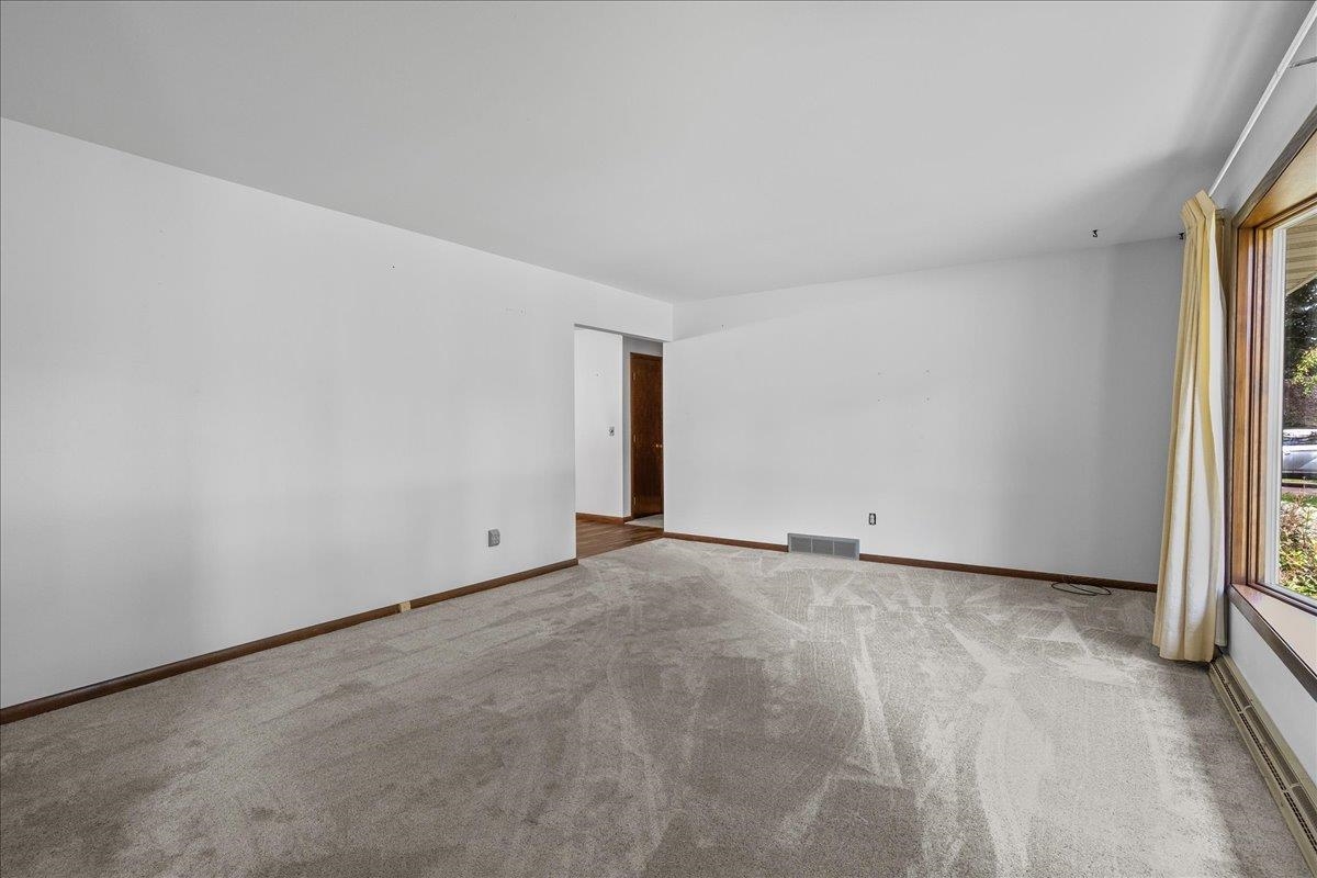 2706 S MAYWOOD AVENUE, Marshfield, Wisconsin 54449-5648, 3 Bedrooms Bedrooms, ,1 BathroomBathrooms,Residential,For Sale,2706 S MAYWOOD AVENUE,22504114