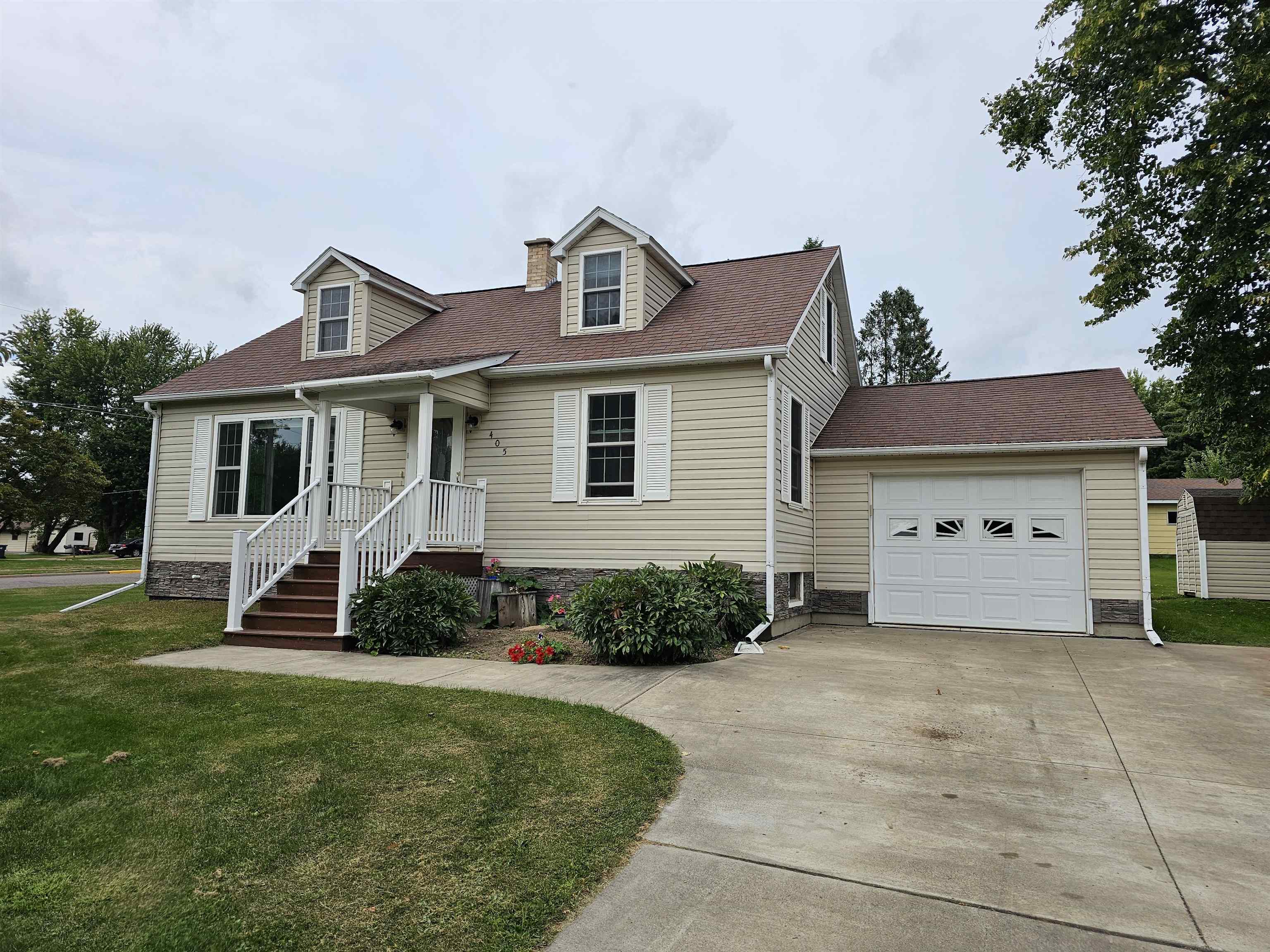 405 E PINE STREET, Medford, Wisconsin 54451, 3 Bedrooms Bedrooms, ,1 BathroomBathrooms,Residential,For Sale,405 E PINE STREET,22504181