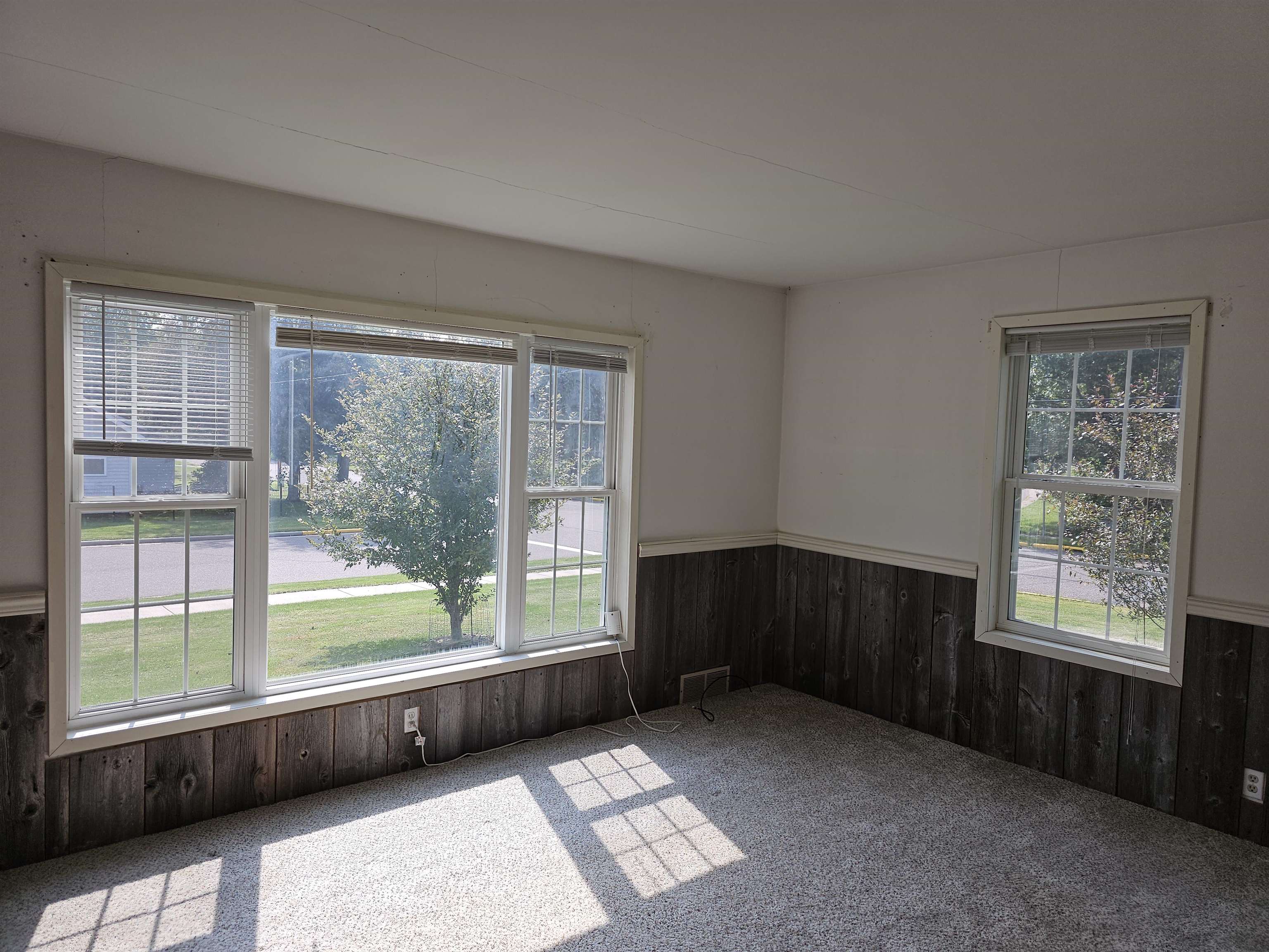 405 E PINE STREET, Medford, Wisconsin 54451, 3 Bedrooms Bedrooms, ,1 BathroomBathrooms,Residential,For Sale,405 E PINE STREET,22504181
