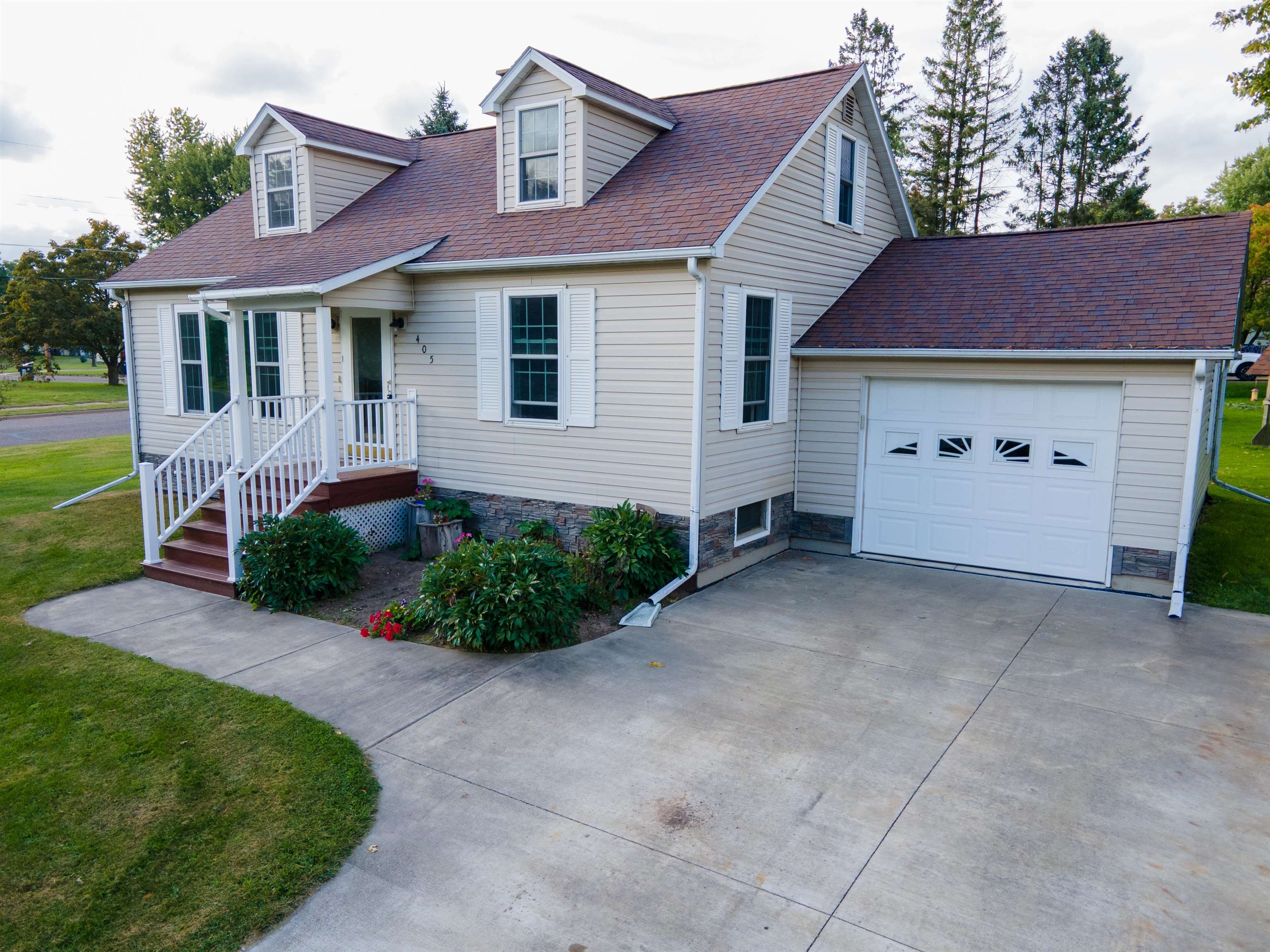 405 E PINE STREET, Medford, Wisconsin 54451, 3 Bedrooms Bedrooms, ,1 BathroomBathrooms,Residential,For Sale,405 E PINE STREET,22504181