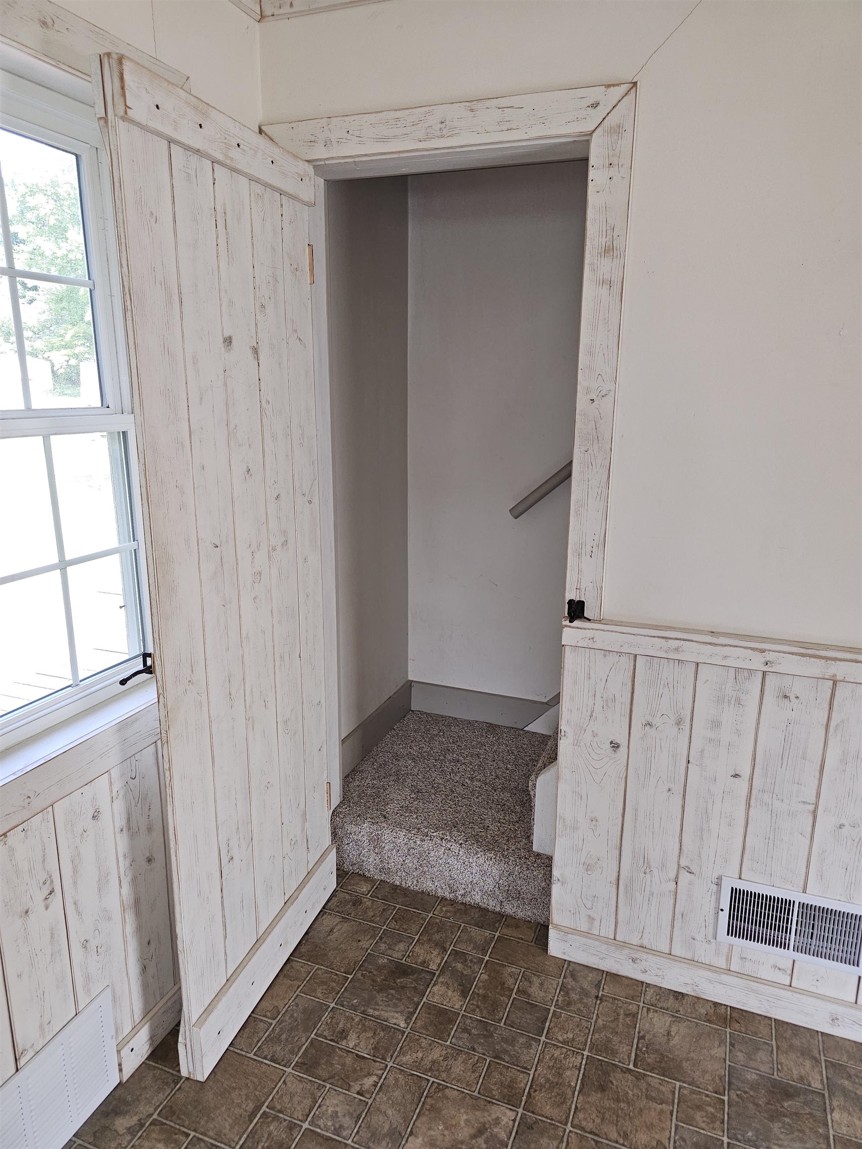 405 E PINE STREET, Medford, Wisconsin 54451, 3 Bedrooms Bedrooms, ,1 BathroomBathrooms,Residential,For Sale,405 E PINE STREET,22504181