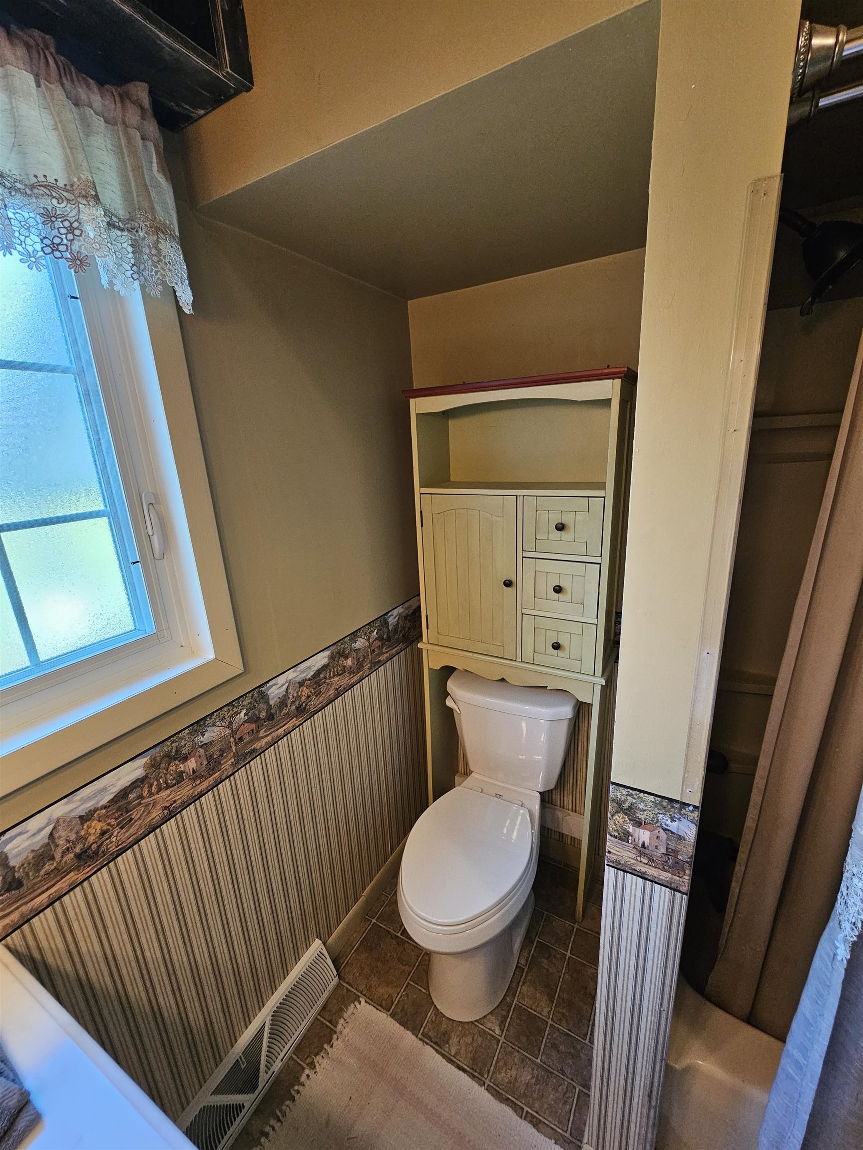 405 E PINE STREET, Medford, Wisconsin 54451, 3 Bedrooms Bedrooms, ,1 BathroomBathrooms,Residential,For Sale,405 E PINE STREET,22504181