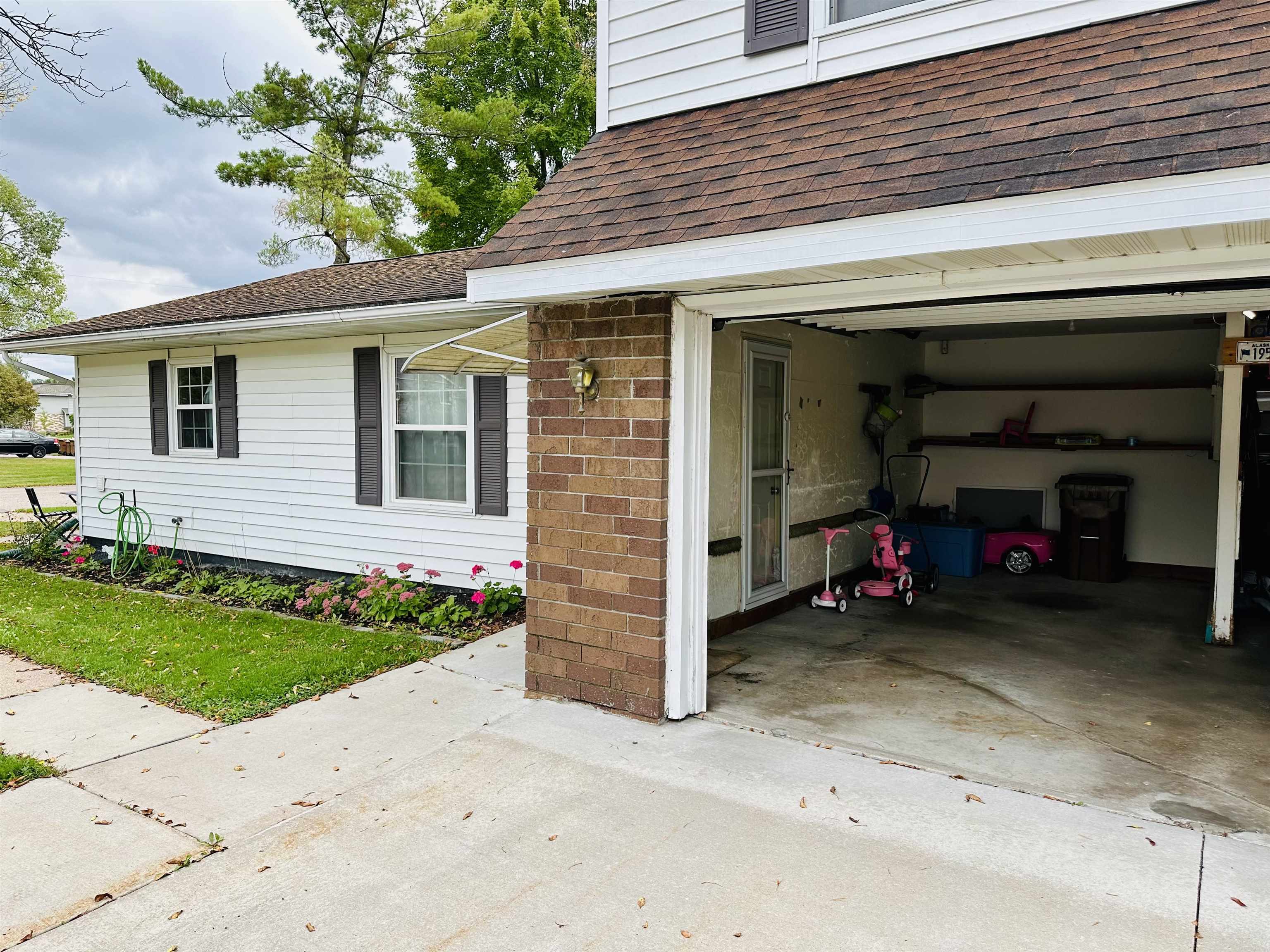 400 FREDERICK STREET NORTH, Stevens Point, Wisconsin 54481, 2 Bedrooms Bedrooms, ,1 BathroomBathrooms,Residential,For Sale,400 FREDERICK STREET NORTH,22504538