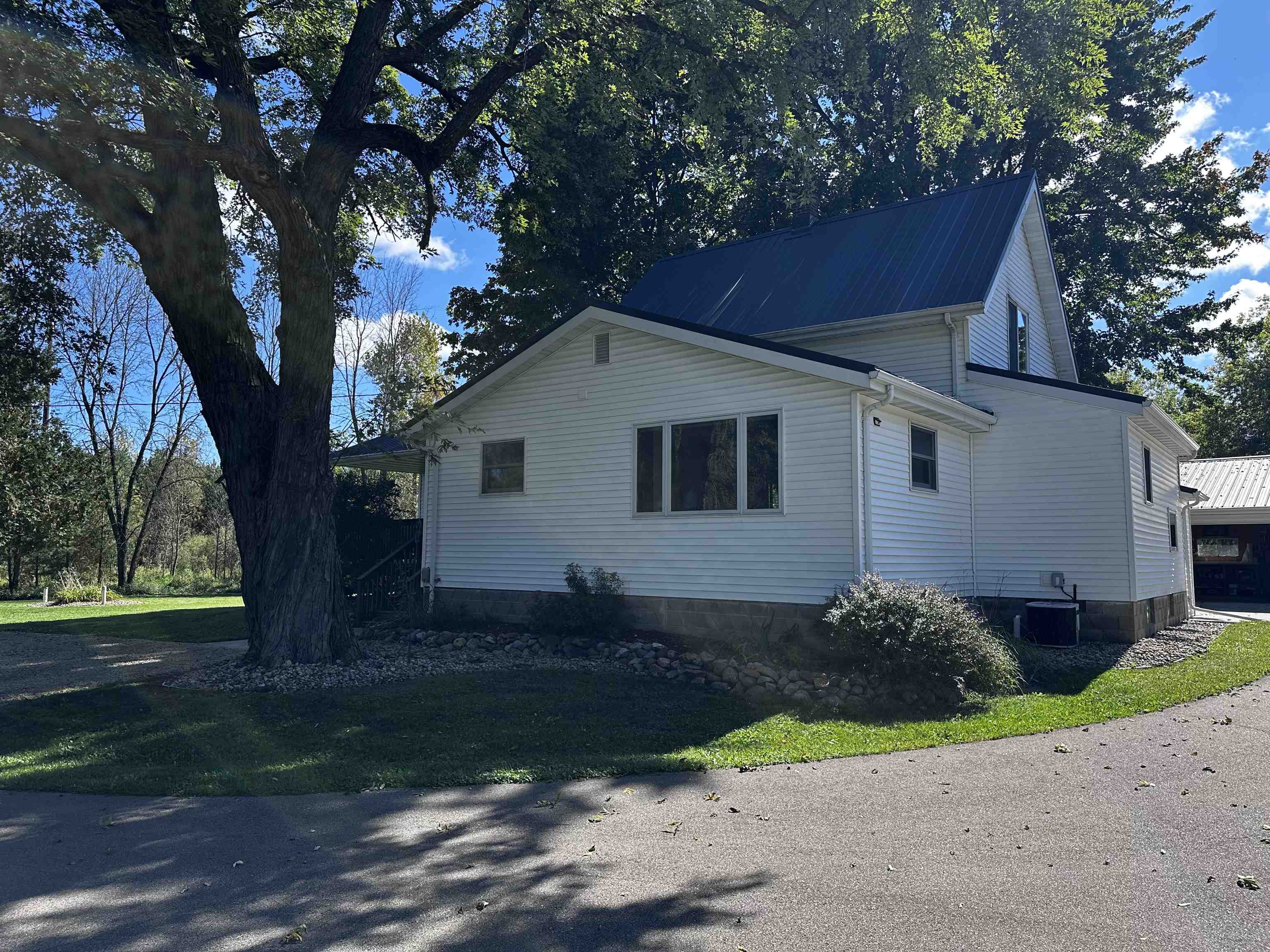 9873 E ANTON ROAD, Clintonville, Wisconsin 54929, 3 Bedrooms Bedrooms, ,2 BathroomsBathrooms,Residential,For Sale,9873 E ANTON ROAD,22504593