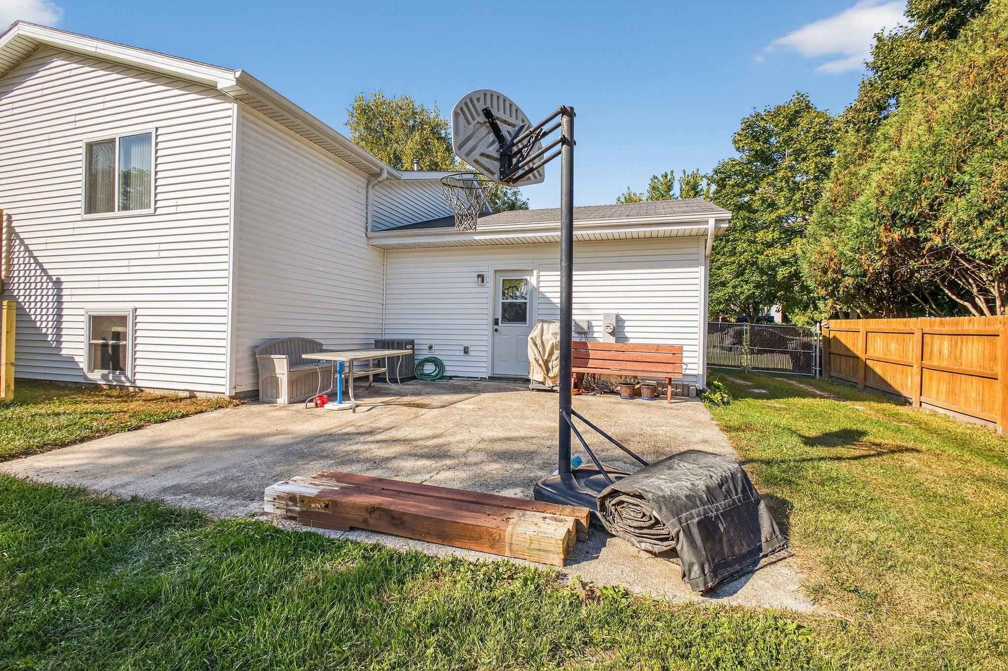 637 E CLAY STREET, Whitewater, Wisconsin 53190, 6 Bedrooms Bedrooms, ,2 BathroomsBathrooms,Residential,For Sale,637 E CLAY STREET,22504708