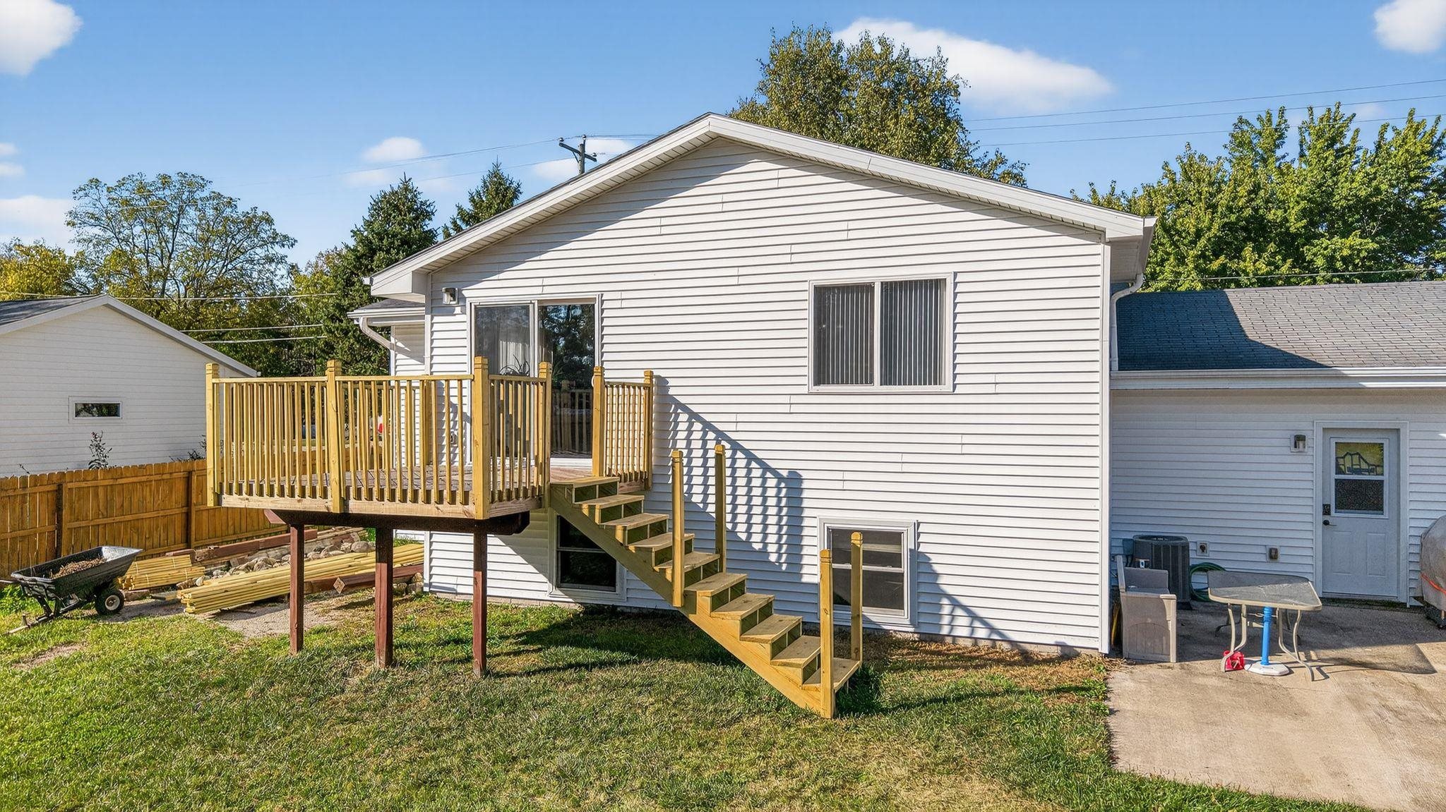 637 E CLAY STREET, Whitewater, Wisconsin 53190, 6 Bedrooms Bedrooms, ,2 BathroomsBathrooms,Residential,For Sale,637 E CLAY STREET,22504708