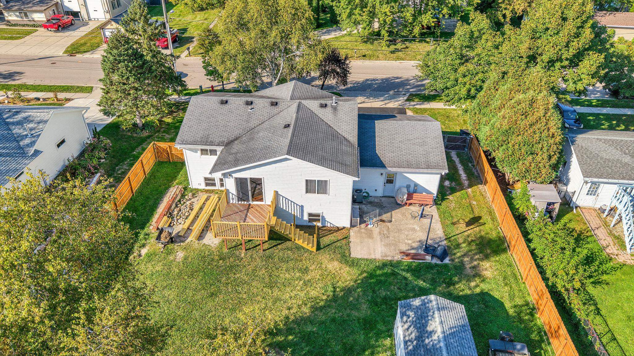 637 E CLAY STREET, Whitewater, Wisconsin 53190, 6 Bedrooms Bedrooms, ,2 BathroomsBathrooms,Residential,For Sale,637 E CLAY STREET,22504708