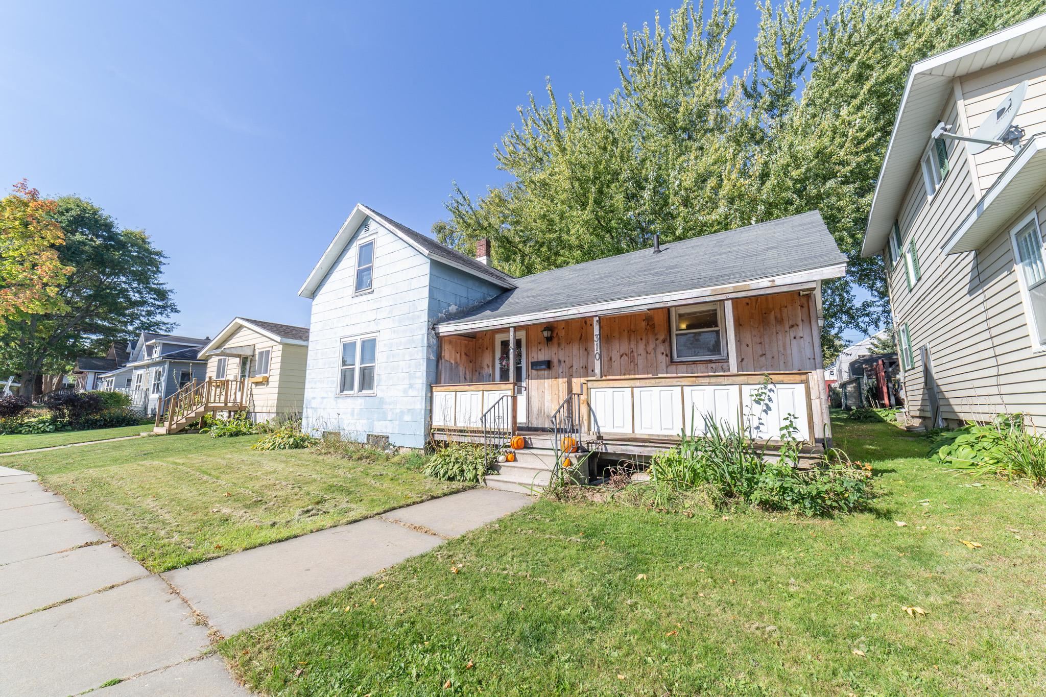 310 N MAPLE AVENUE, Marshfield, Wisconsin 54449, 5 Bedrooms Bedrooms, ,1 BathroomBathrooms,Residential,For Sale,310 N MAPLE AVENUE,22504751