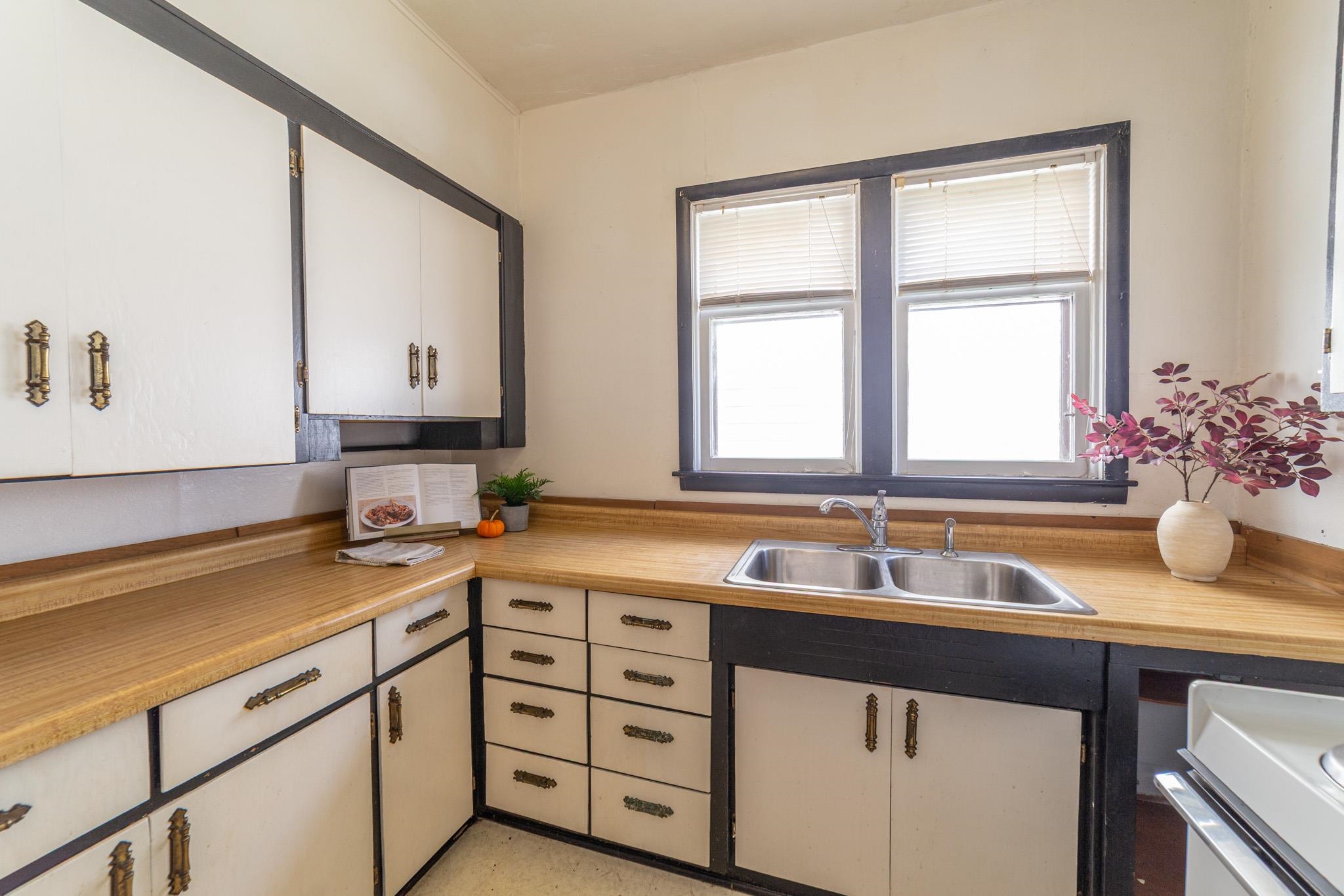 310 N MAPLE AVENUE, Marshfield, Wisconsin 54449, 5 Bedrooms Bedrooms, ,1 BathroomBathrooms,Residential,For Sale,310 N MAPLE AVENUE,22504751