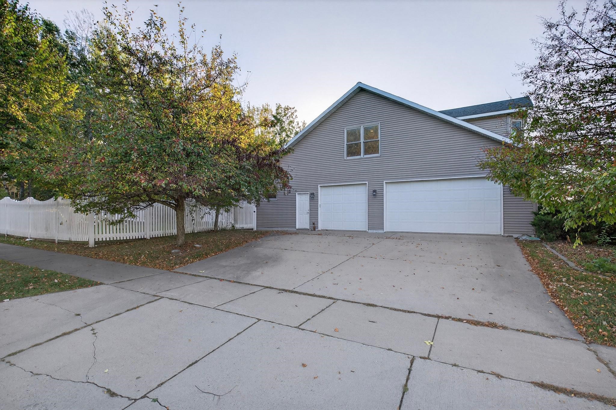 1200 W STATE STREET, Marshfield, Wisconsin 54449, 5 Bedrooms Bedrooms, ,3 BathroomsBathrooms,Residential,For Sale,1200 W STATE STREET,22504853