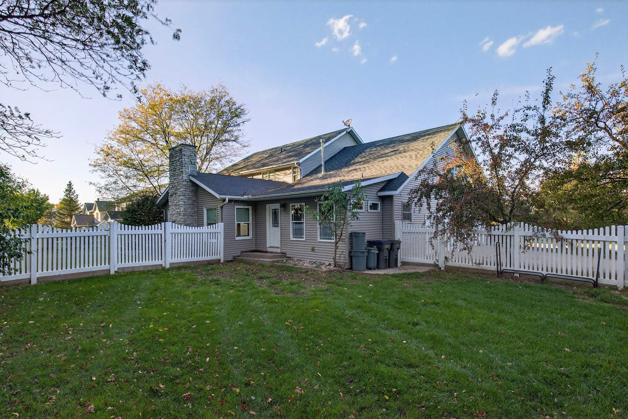 1200 W STATE STREET, Marshfield, Wisconsin 54449, 5 Bedrooms Bedrooms, ,3 BathroomsBathrooms,Residential,For Sale,1200 W STATE STREET,22504853