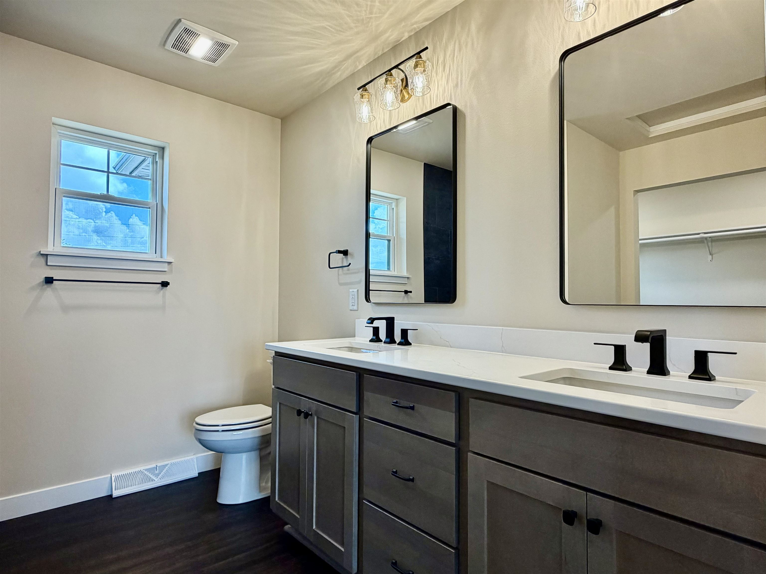 404 S BIRCH AVENUE, Marshfield, Wisconsin 54449, 3 Bedrooms Bedrooms, ,2 BathroomsBathrooms,Residential,For Sale,404 S BIRCH AVENUE,22504858
