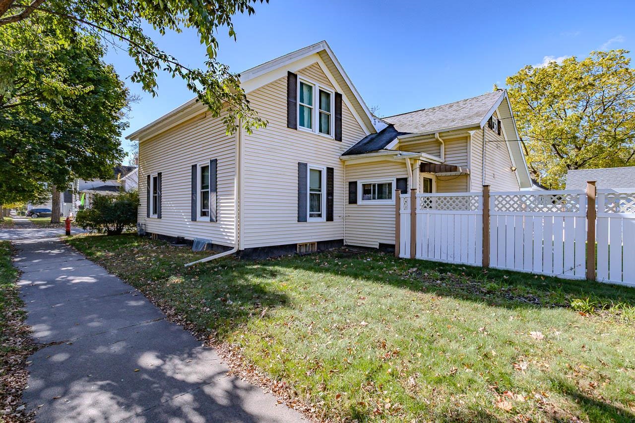 630 HUMBOLDT AVENUE, Wausau, Wisconsin 54403, 3 Bedrooms Bedrooms, ,1 BathroomBathrooms,Residential,For Sale,630 HUMBOLDT AVENUE,22504875