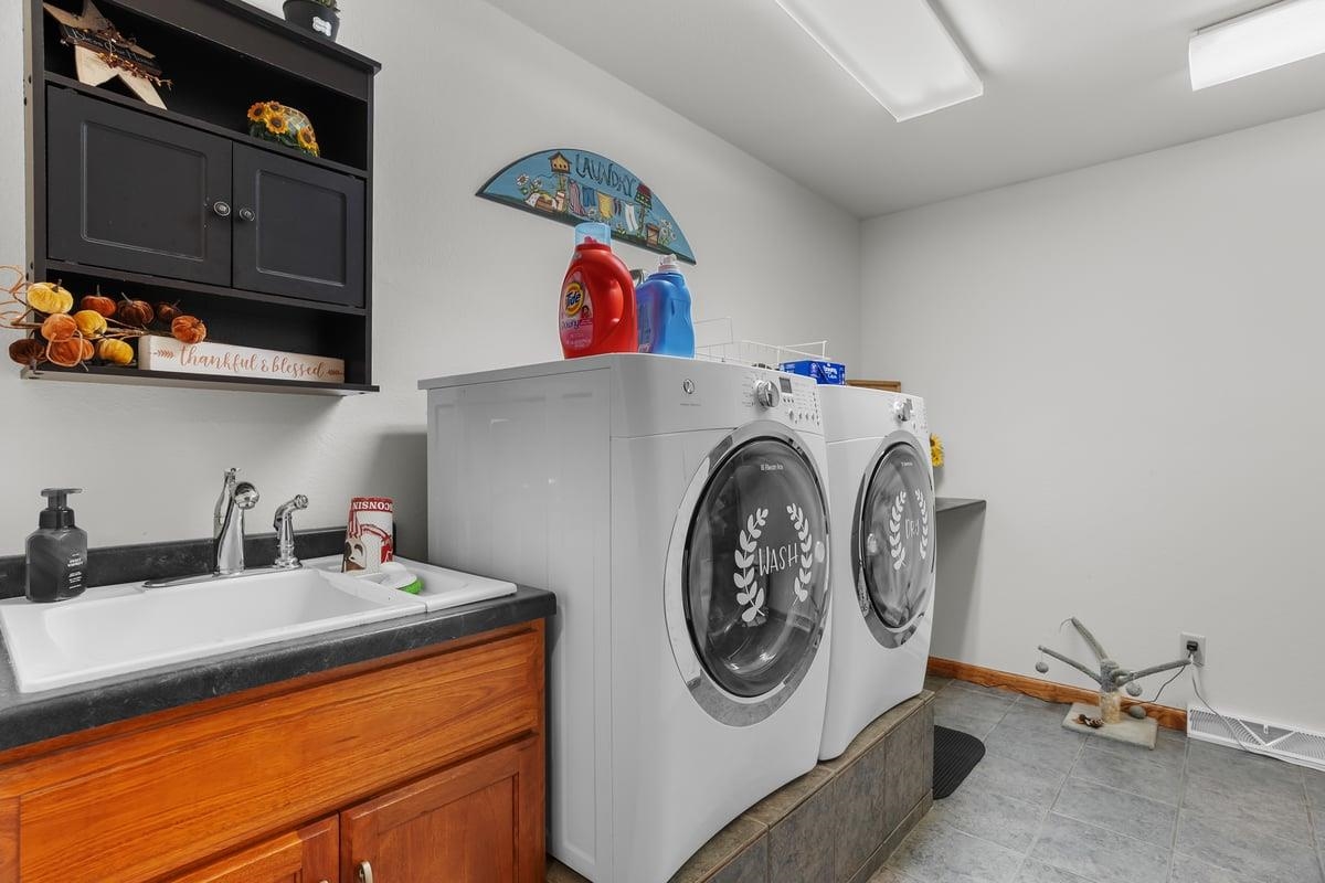 725 PLISCH STREET, Athens, Wisconsin 54411, 3 Bedrooms Bedrooms, ,2.5 BathroomsBathrooms,Multi-family,For Sale,725 PLISCH STREET,22504910