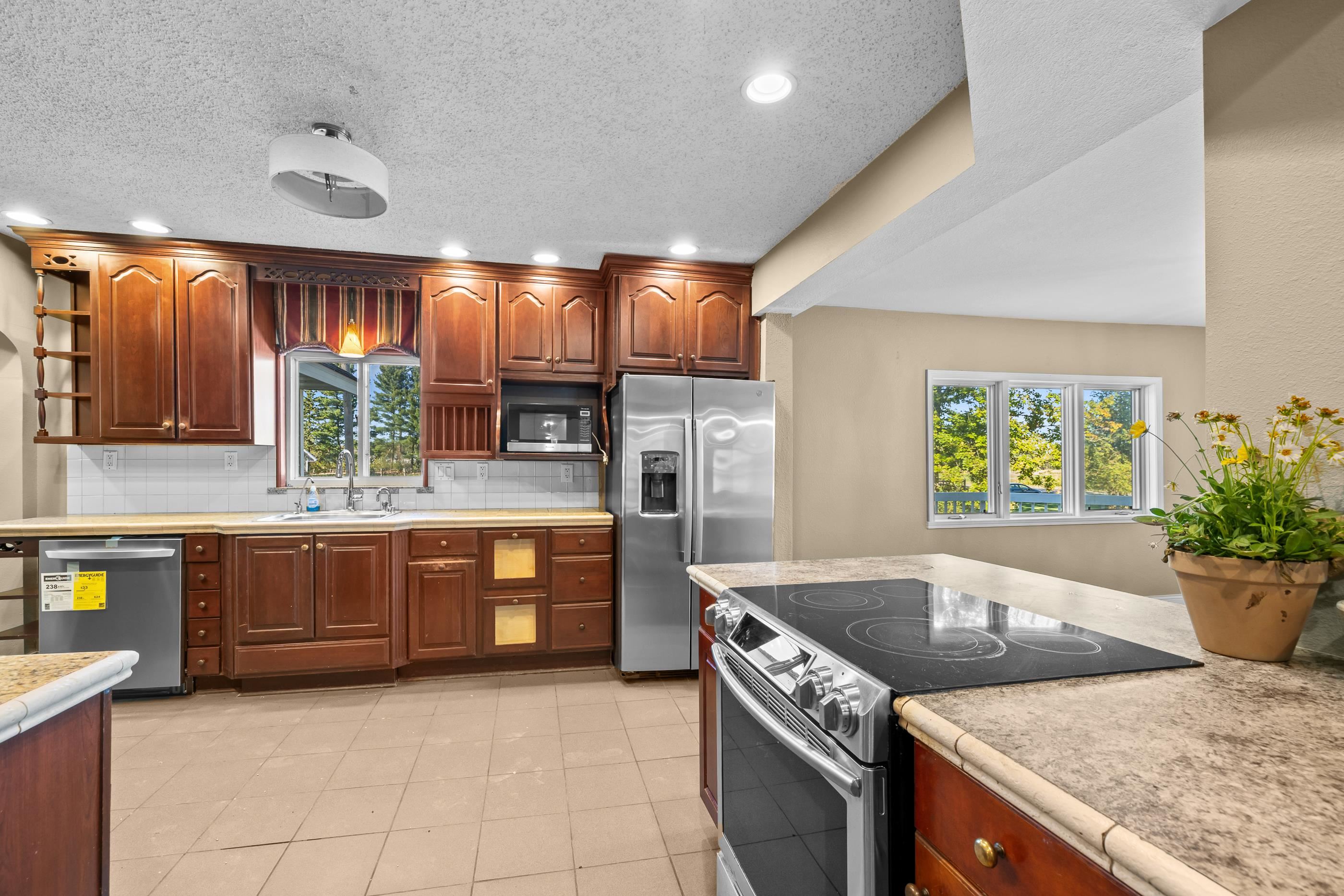 10145 WASHINGTON AVENUE, Marshfield, Wisconsin 54449, 4 Bedrooms Bedrooms, ,4 BathroomsBathrooms,Residential,For Sale,10145 WASHINGTON AVENUE,22505008