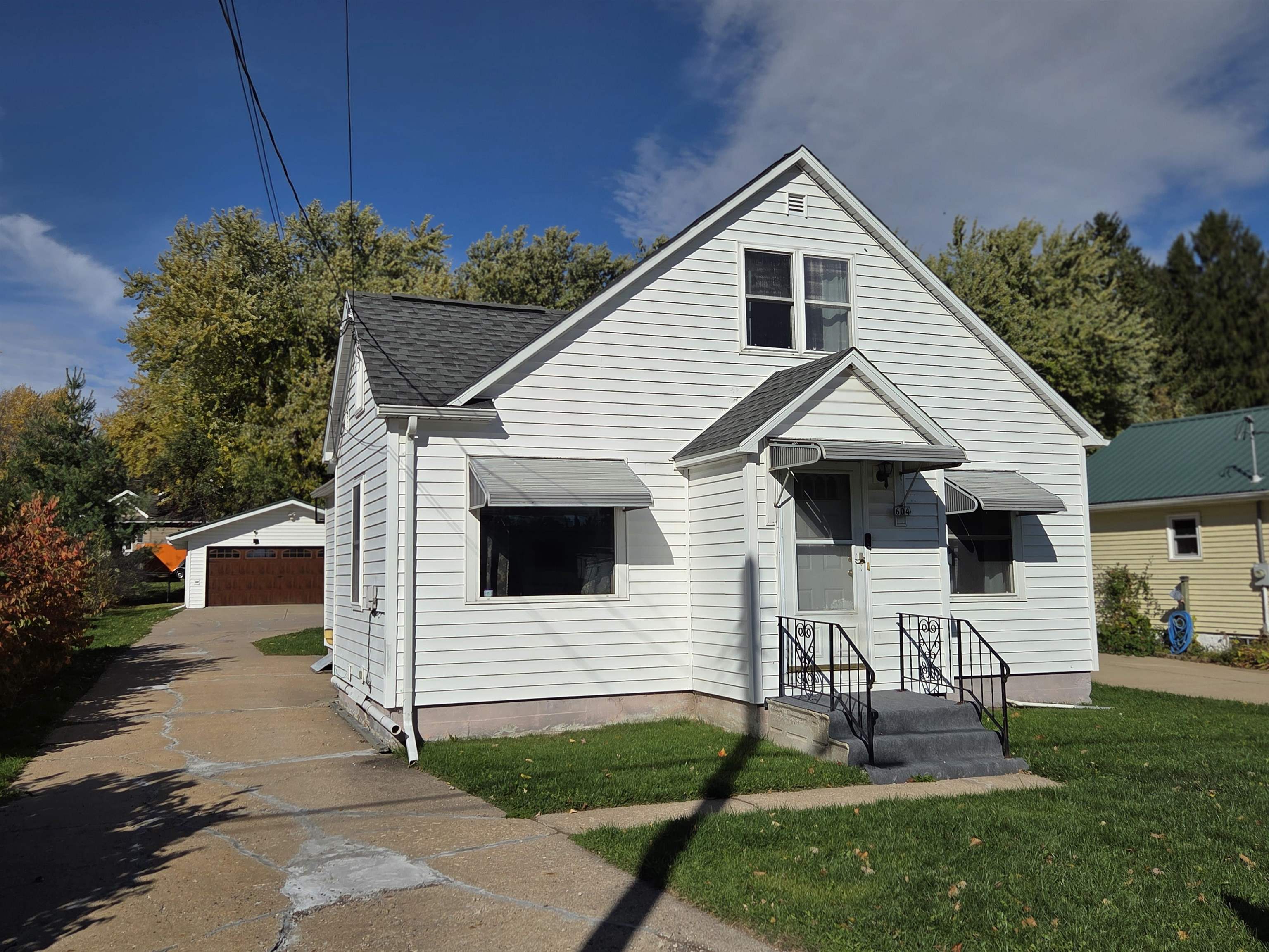 604 N CHESTNUT AVENUE, Marshfield, Wisconsin 54449, 4 Bedrooms Bedrooms, ,2 BathroomsBathrooms,Residential,For Sale,604 N CHESTNUT AVENUE,22505028