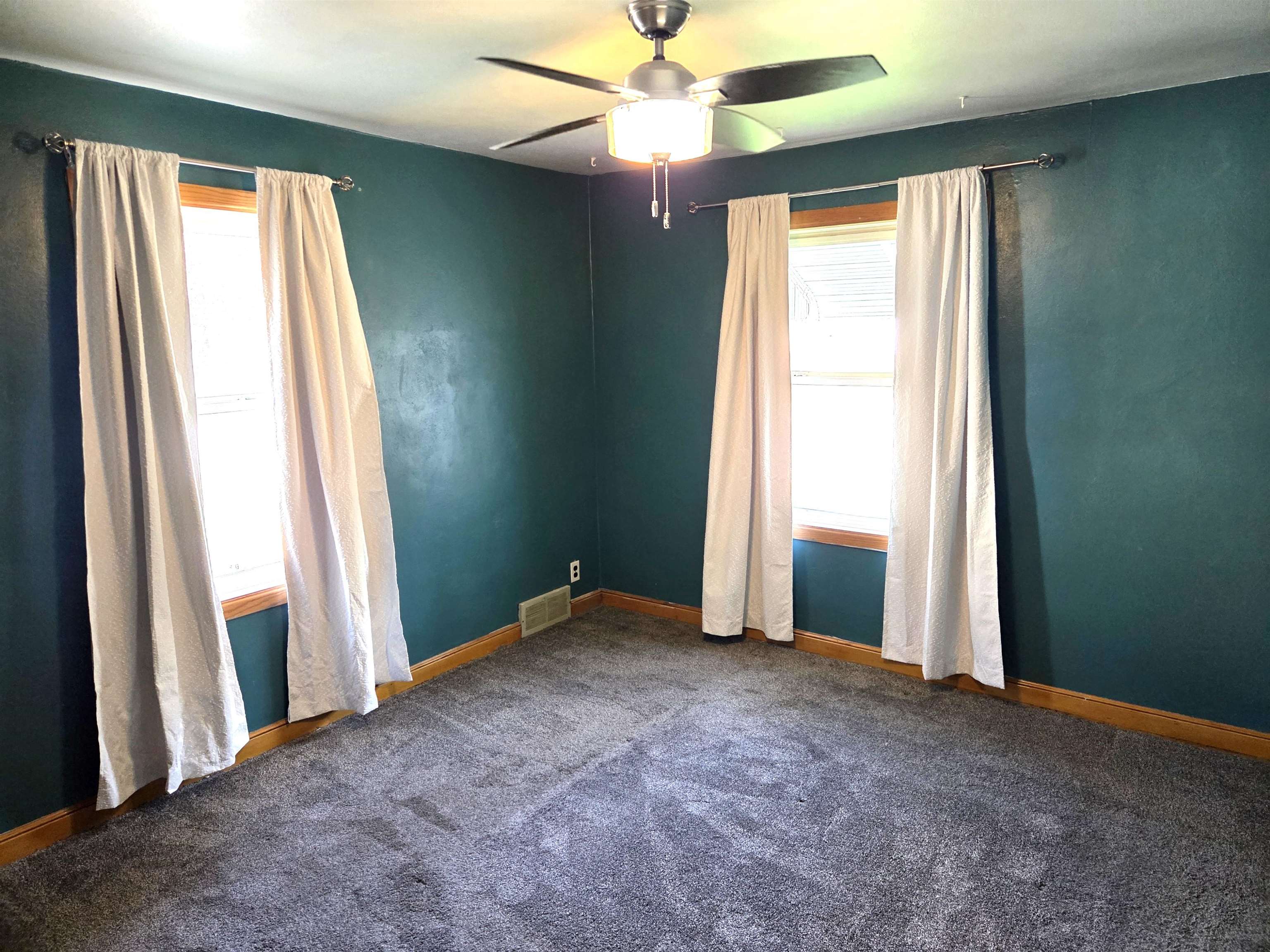 604 N CHESTNUT AVENUE, Marshfield, Wisconsin 54449, 4 Bedrooms Bedrooms, ,2 BathroomsBathrooms,Residential,For Sale,604 N CHESTNUT AVENUE,22505028