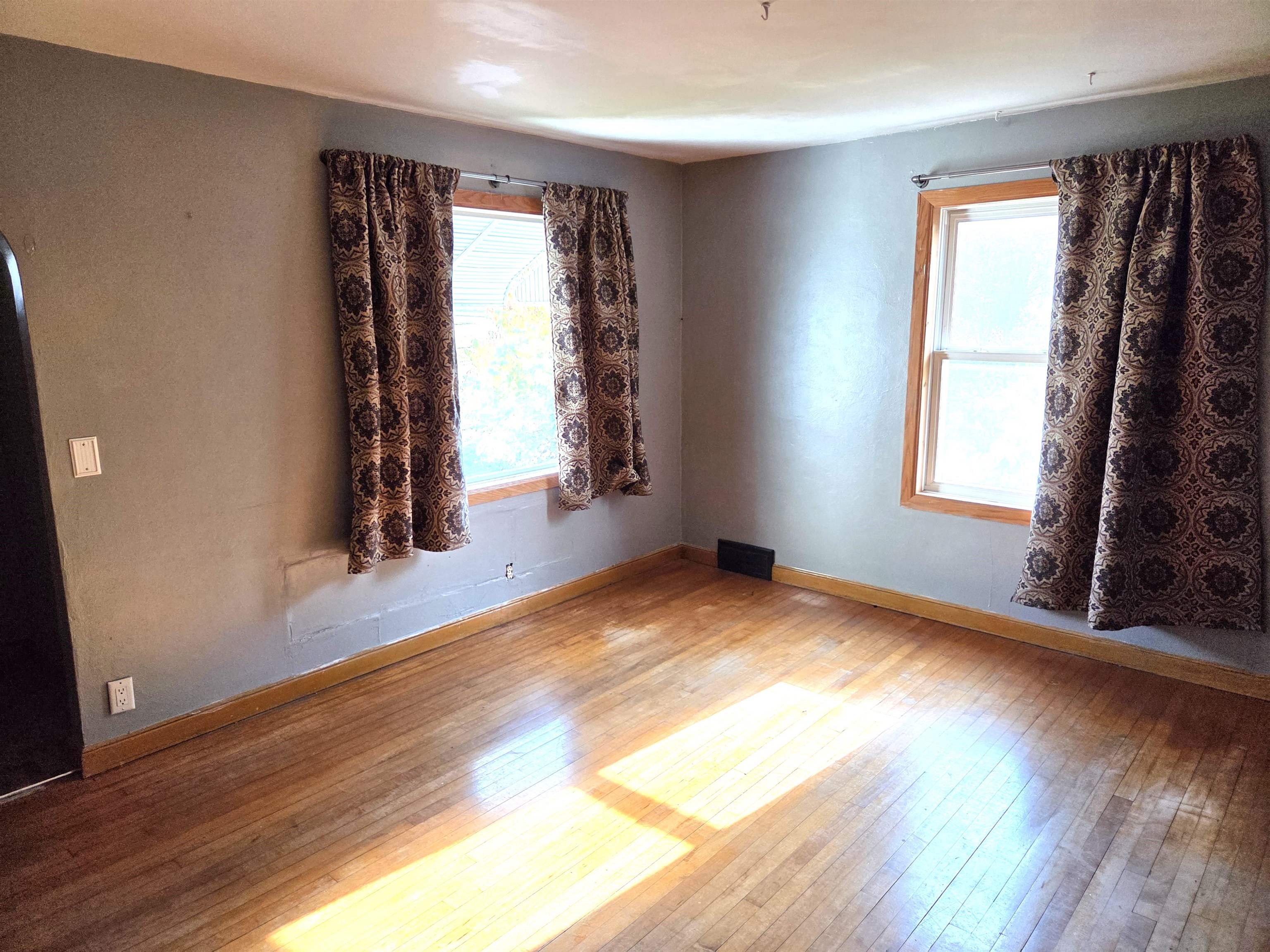 604 N CHESTNUT AVENUE, Marshfield, Wisconsin 54449, 4 Bedrooms Bedrooms, ,2 BathroomsBathrooms,Residential,For Sale,604 N CHESTNUT AVENUE,22505028