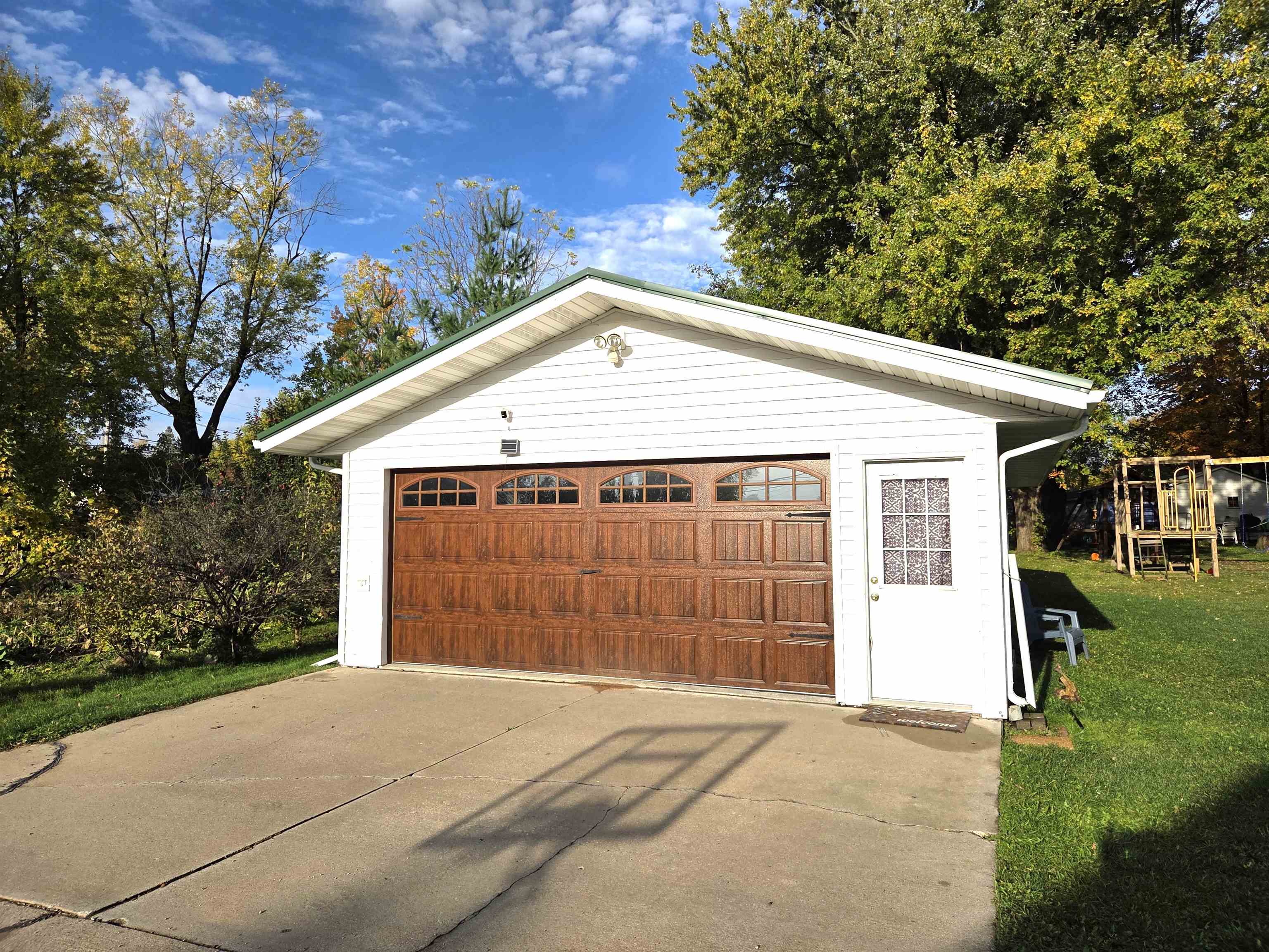 604 N CHESTNUT AVENUE, Marshfield, Wisconsin 54449, 4 Bedrooms Bedrooms, ,2 BathroomsBathrooms,Residential,For Sale,604 N CHESTNUT AVENUE,22505028