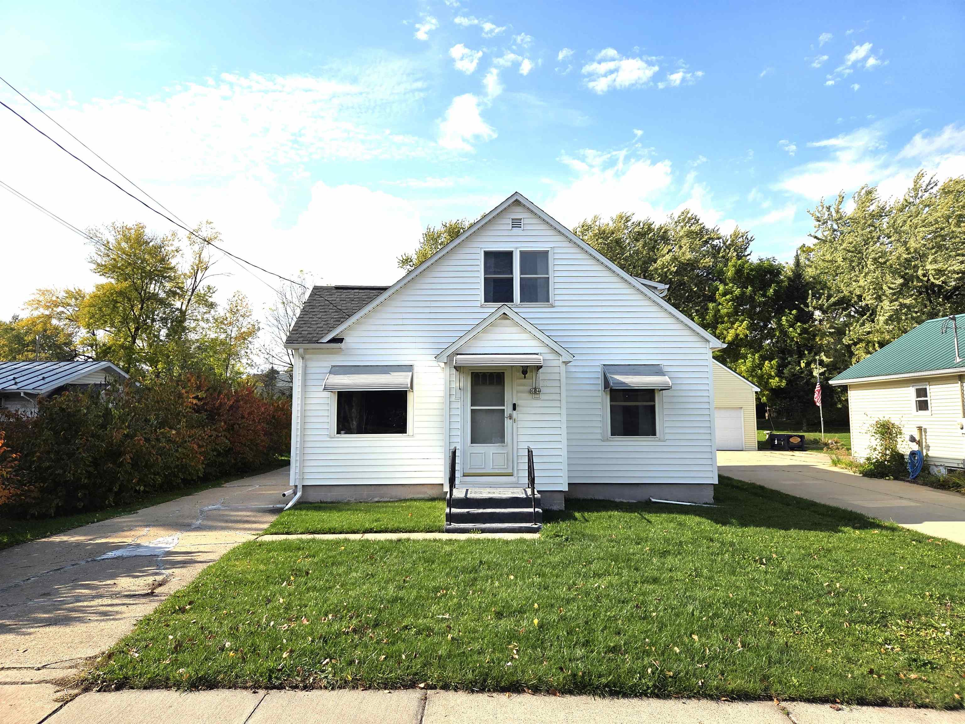 604 N CHESTNUT AVENUE, Marshfield, Wisconsin 54449, 4 Bedrooms Bedrooms, ,2 BathroomsBathrooms,Residential,For Sale,604 N CHESTNUT AVENUE,22505028