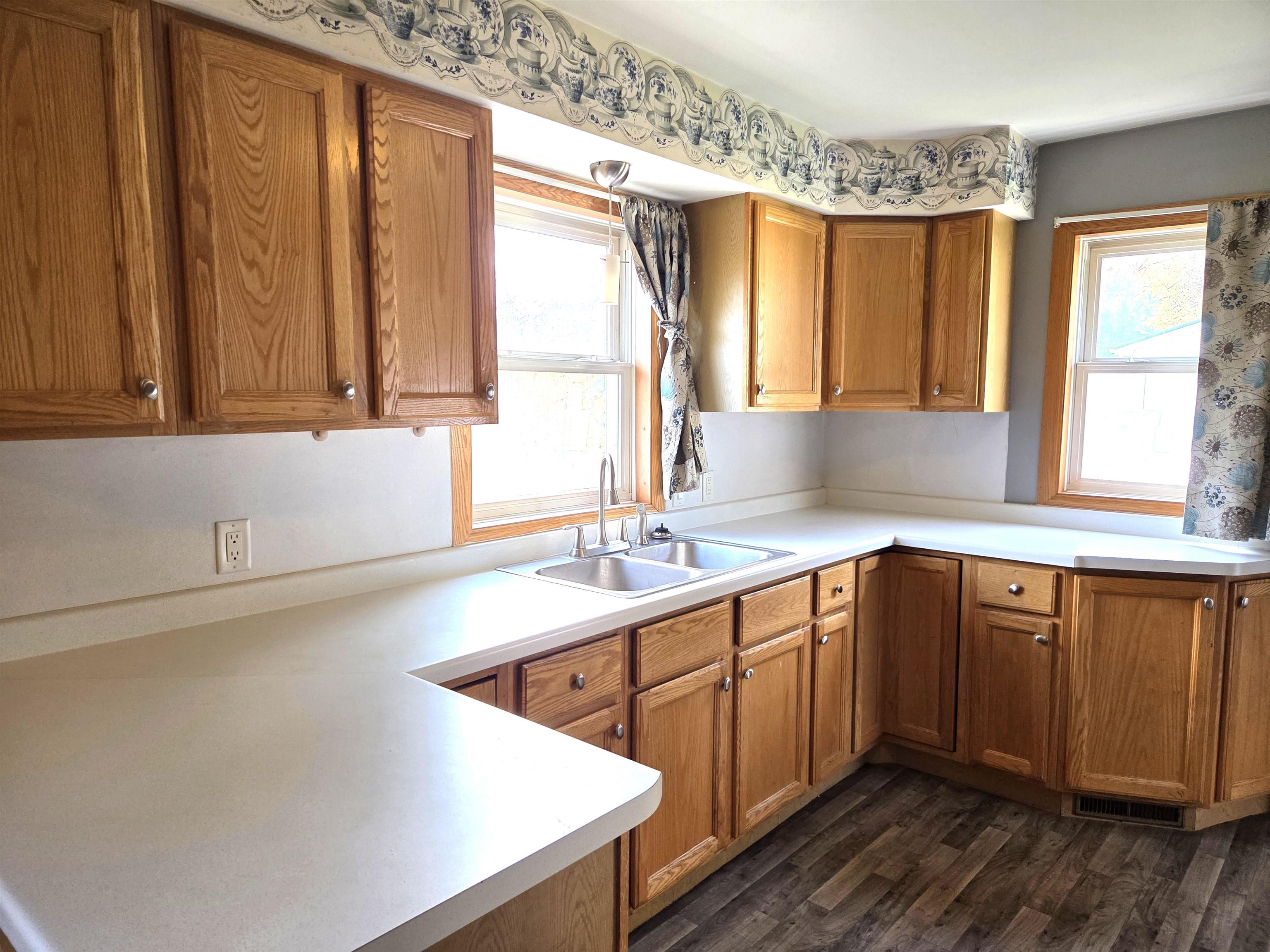 604 N CHESTNUT AVENUE, Marshfield, Wisconsin 54449, 4 Bedrooms Bedrooms, ,2 BathroomsBathrooms,Residential,For Sale,604 N CHESTNUT AVENUE,22505028