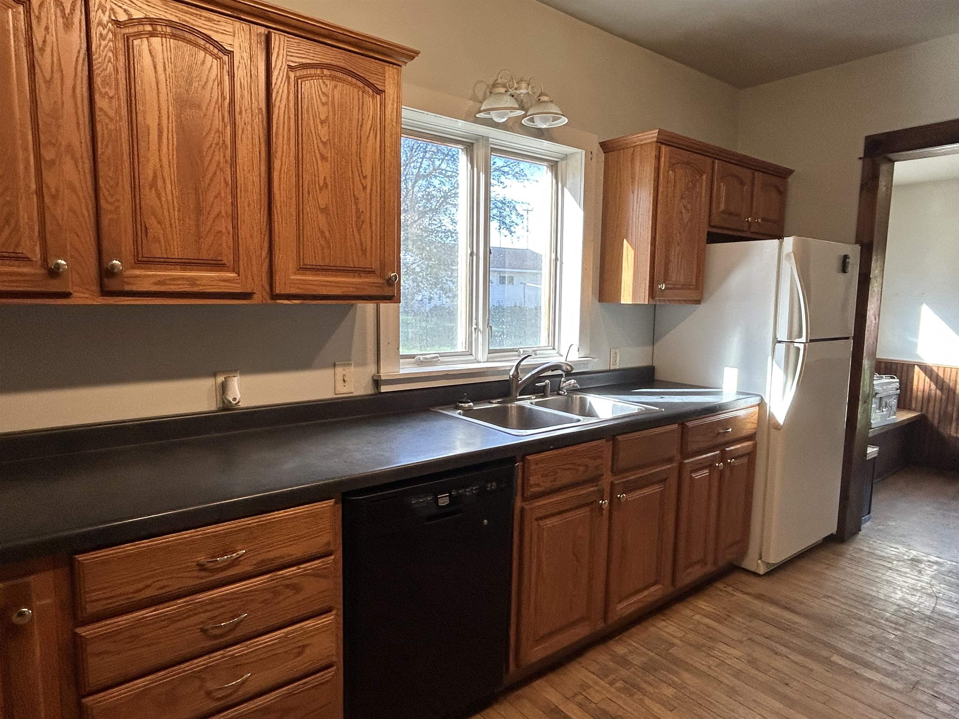 108 HINMAN AVENUE, Marshfield, Wisconsin 54449, 3 Bedrooms Bedrooms, ,1 BathroomBathrooms,Residential,For Sale,108 HINMAN AVENUE,22505069