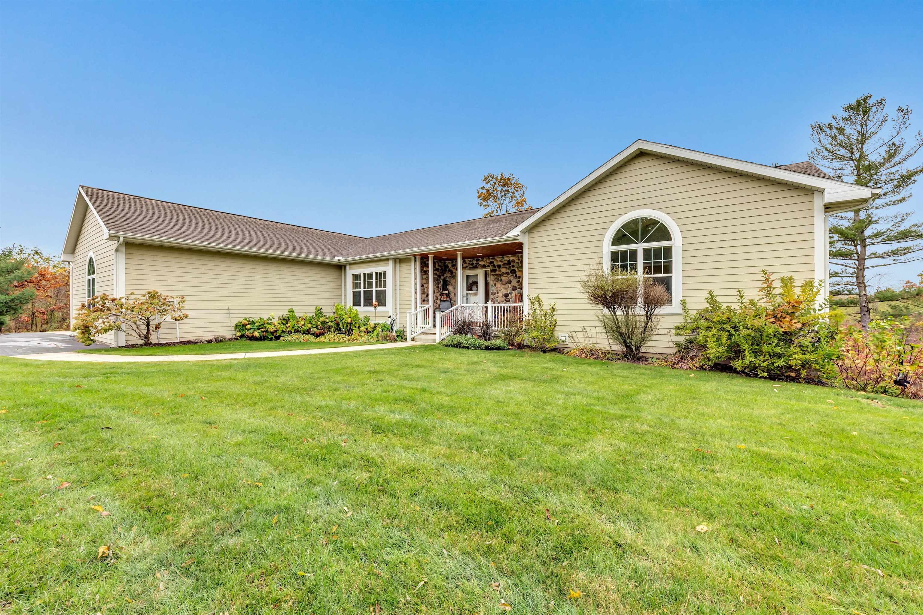 4006 ELKINS ROAD, Amherst, Wisconsin 54406, 4 Bedrooms Bedrooms, ,3 BathroomsBathrooms,Residential,For Sale,4006 ELKINS ROAD,22505122