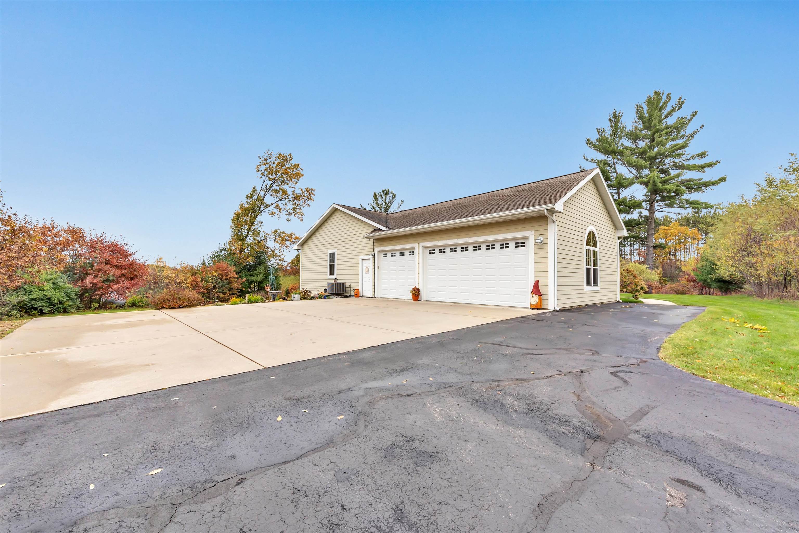 4006 ELKINS ROAD, Amherst, Wisconsin 54406, 4 Bedrooms Bedrooms, ,3 BathroomsBathrooms,Residential,For Sale,4006 ELKINS ROAD,22505122