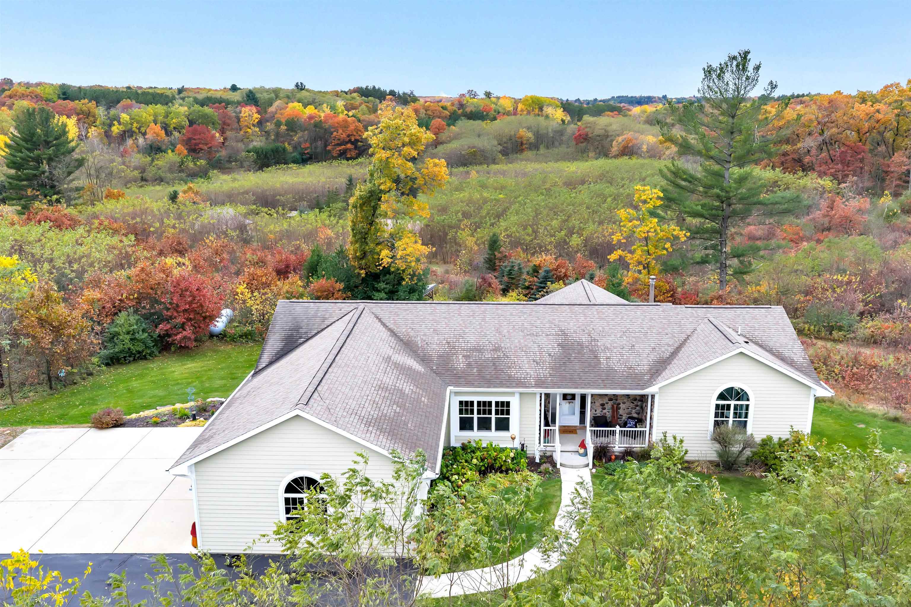 4006 ELKINS ROAD, Amherst, Wisconsin 54406, 4 Bedrooms Bedrooms, ,3 BathroomsBathrooms,Residential,For Sale,4006 ELKINS ROAD,22505122