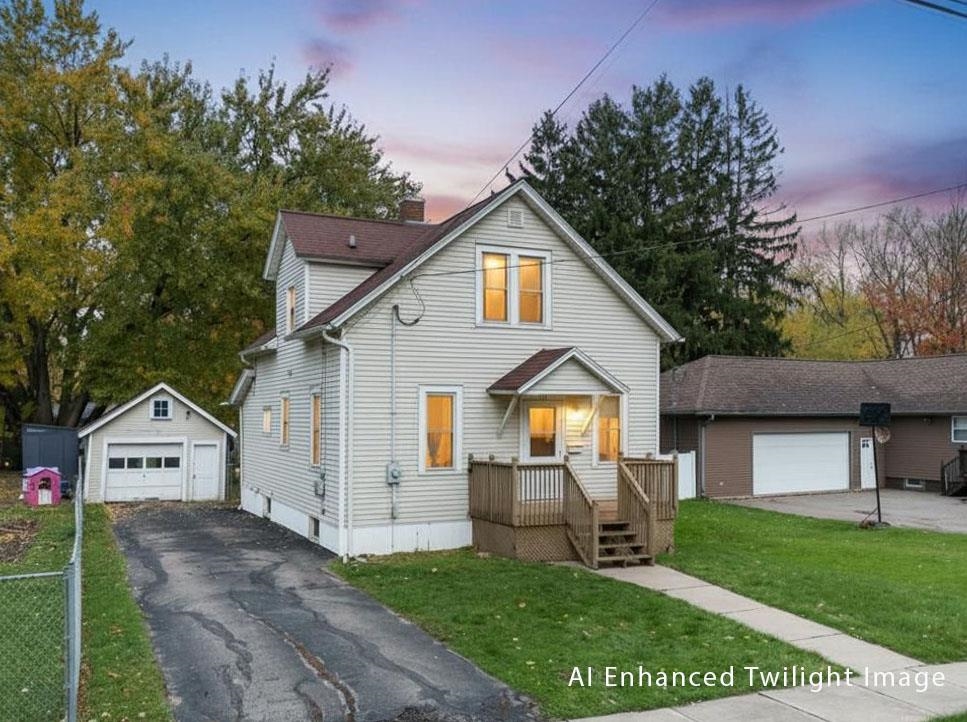 204 N HINMAN AVENUE, Marshfield, Wisconsin 54449, 3 Bedrooms Bedrooms, ,2 BathroomsBathrooms,Residential,For Sale,204 N HINMAN AVENUE,22505142