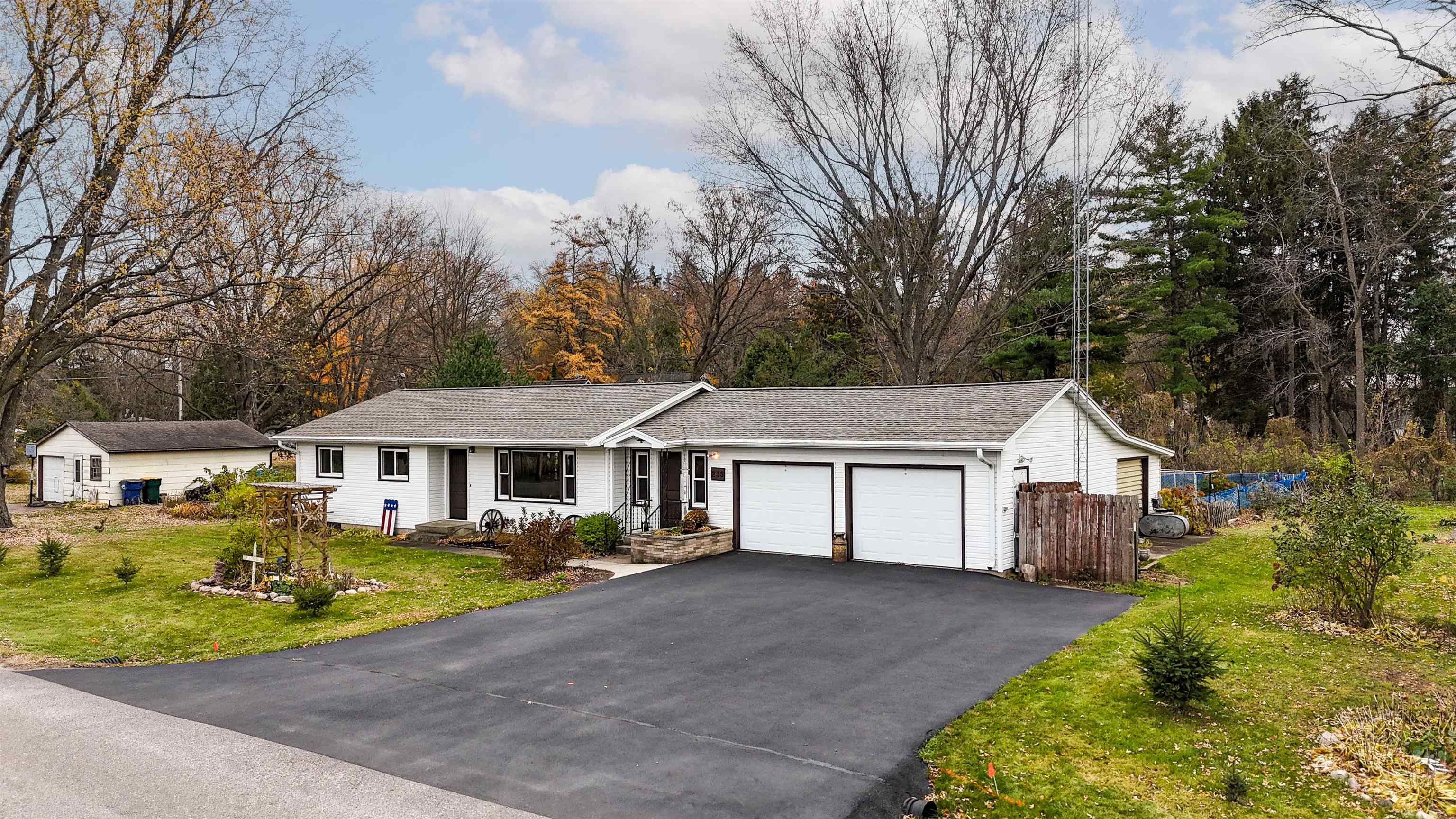 235 SCHOOL STREET, Amherst, Wisconsin 54406, 3 Bedrooms Bedrooms, ,1 BathroomBathrooms,Residential,For Sale,235 SCHOOL STREET,22505327