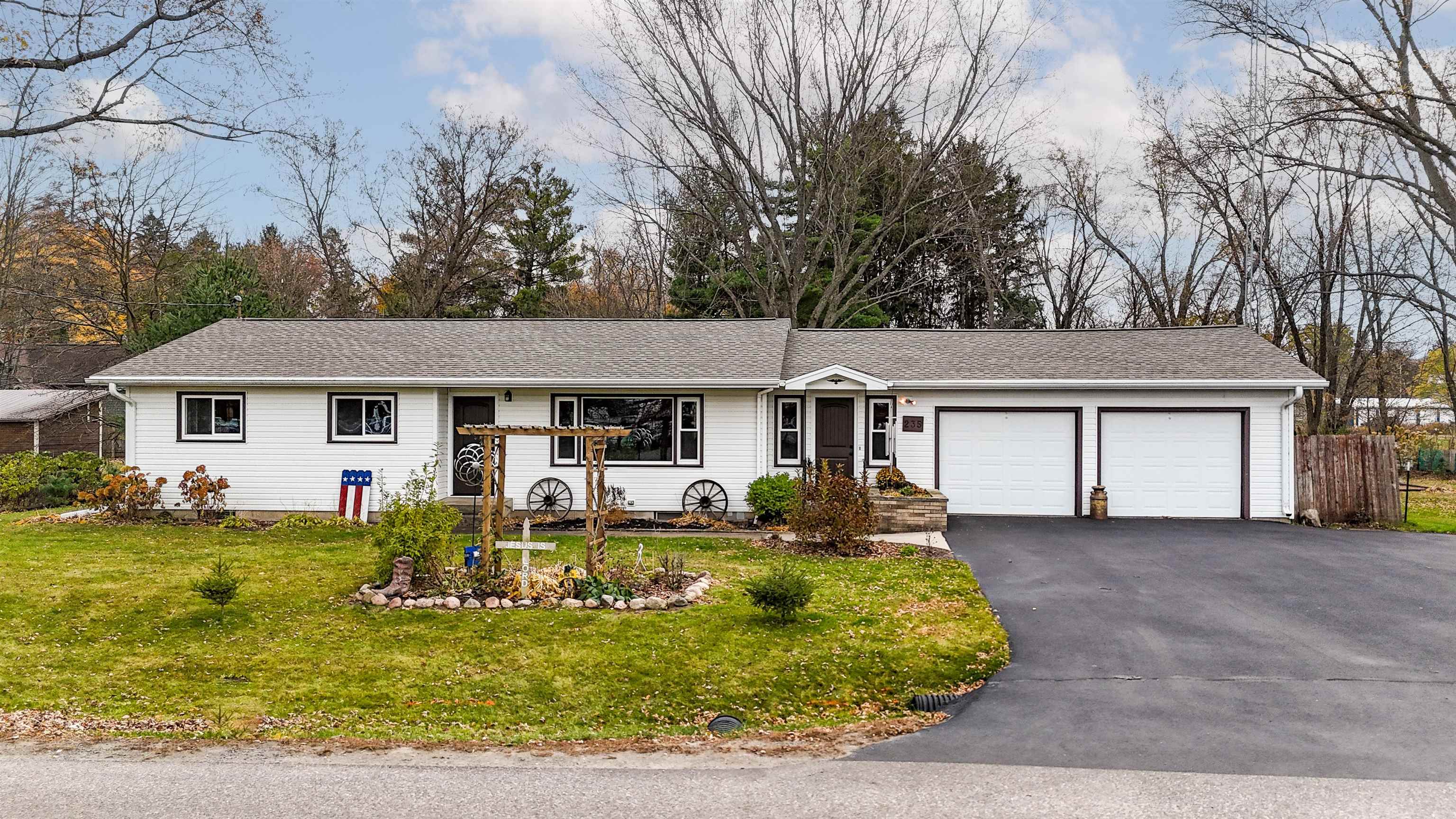 235 SCHOOL STREET, Amherst, Wisconsin 54406, 3 Bedrooms Bedrooms, ,1 BathroomBathrooms,Residential,For Sale,235 SCHOOL STREET,22505327