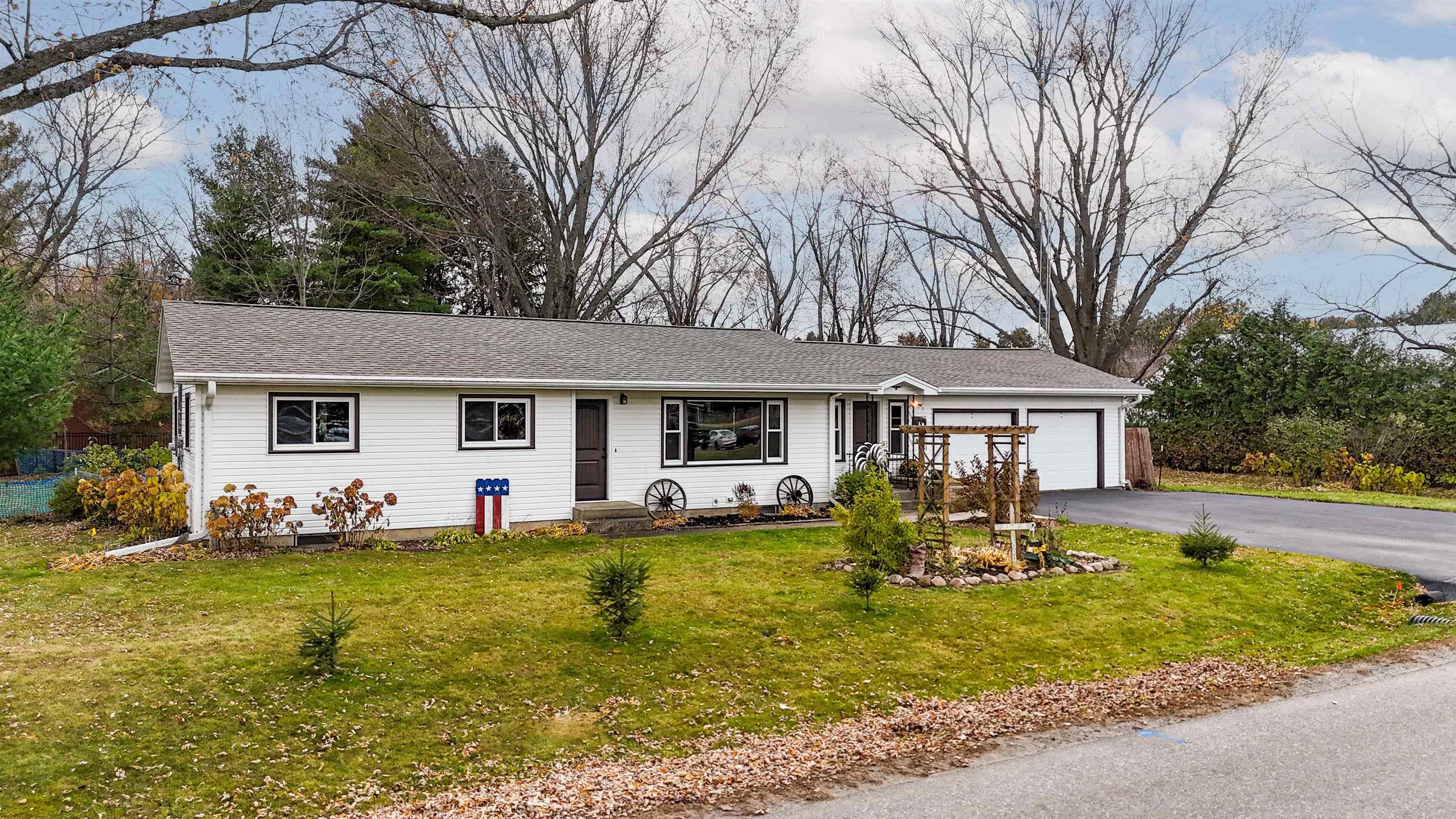 235 SCHOOL STREET, Amherst, Wisconsin 54406, 3 Bedrooms Bedrooms, ,1 BathroomBathrooms,Residential,For Sale,235 SCHOOL STREET,22505327