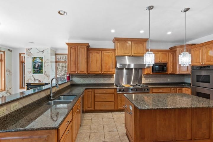 152 MAPLE BLUFF ROAD NORTH, Stevens Point, Wisconsin 54482, 5 Bedrooms Bedrooms, ,5 BathroomsBathrooms,Residential,For Sale,152 MAPLE BLUFF ROAD NORTH,22505475