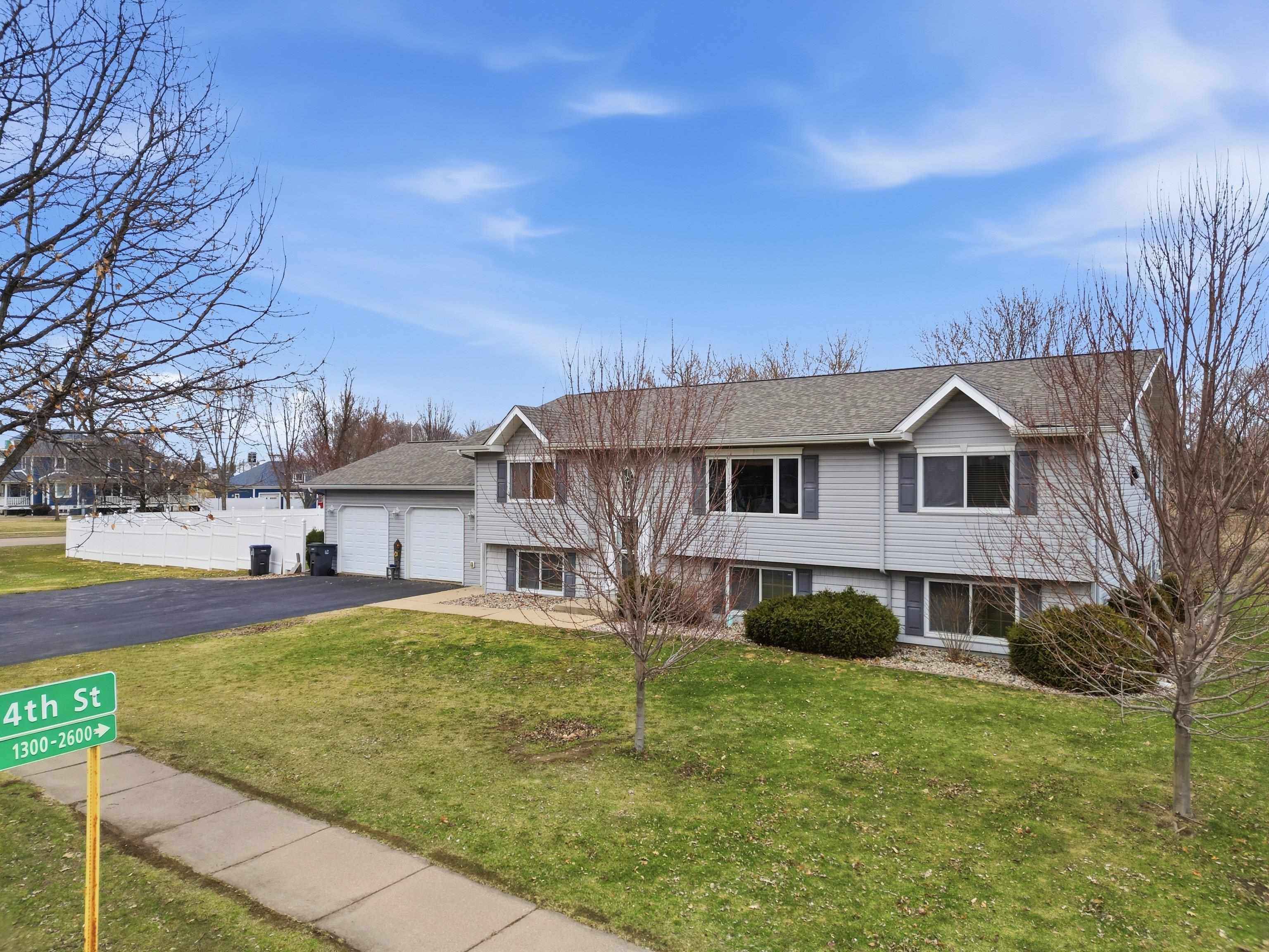 1407 S WASHINGTON AVENUE, Marshfield, Wisconsin 54449, 4 Bedrooms Bedrooms, ,3 BathroomsBathrooms,Residential,For Sale,1407 S WASHINGTON AVENUE,22505537