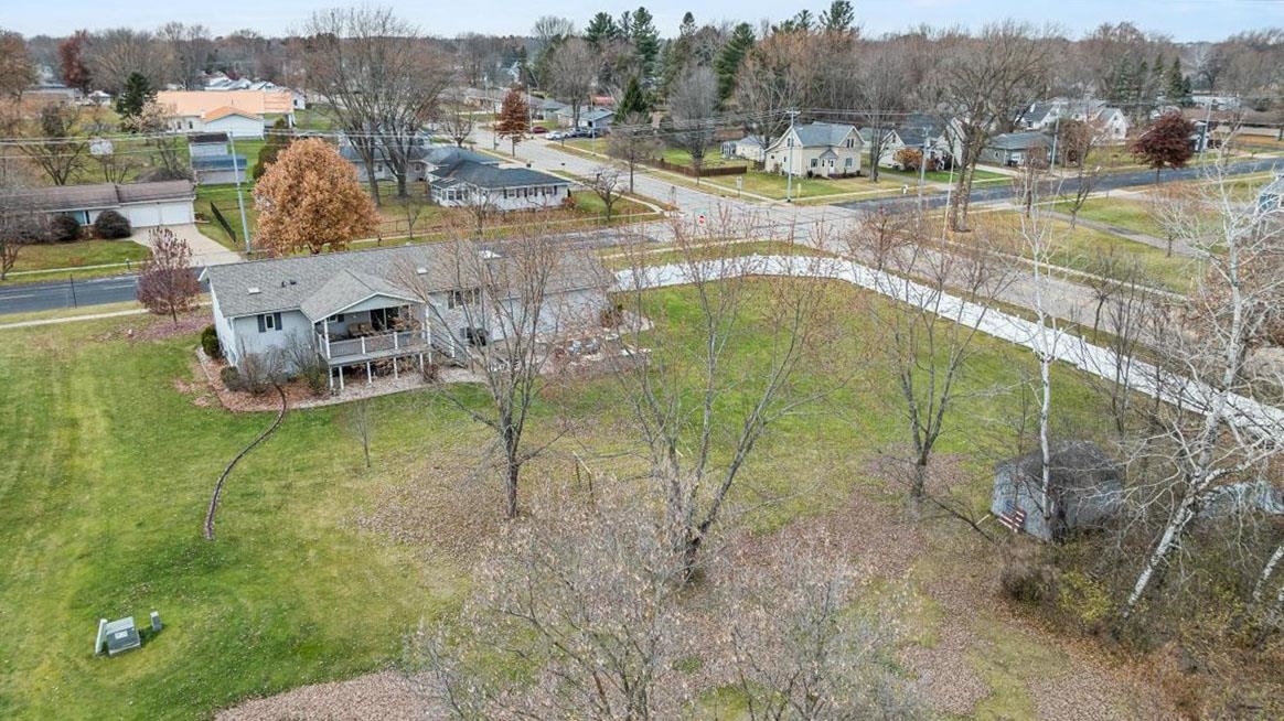 1407 S WASHINGTON AVENUE, Marshfield, Wisconsin 54449, 4 Bedrooms Bedrooms, ,3 BathroomsBathrooms,Residential,For Sale,1407 S WASHINGTON AVENUE,22505537