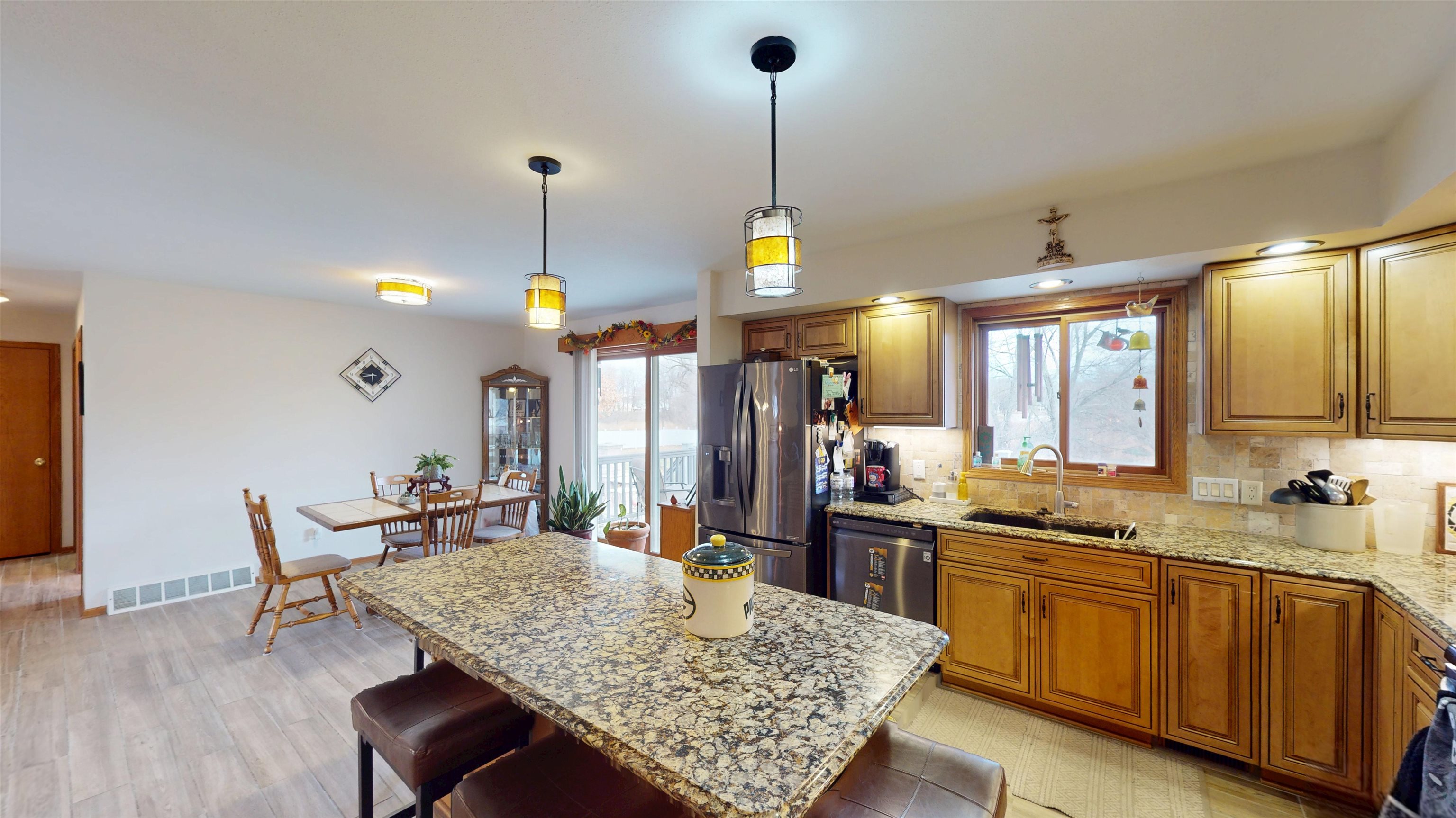 1407 S WASHINGTON AVENUE, Marshfield, Wisconsin 54449, 4 Bedrooms Bedrooms, ,3 BathroomsBathrooms,Residential,For Sale,1407 S WASHINGTON AVENUE,22505537