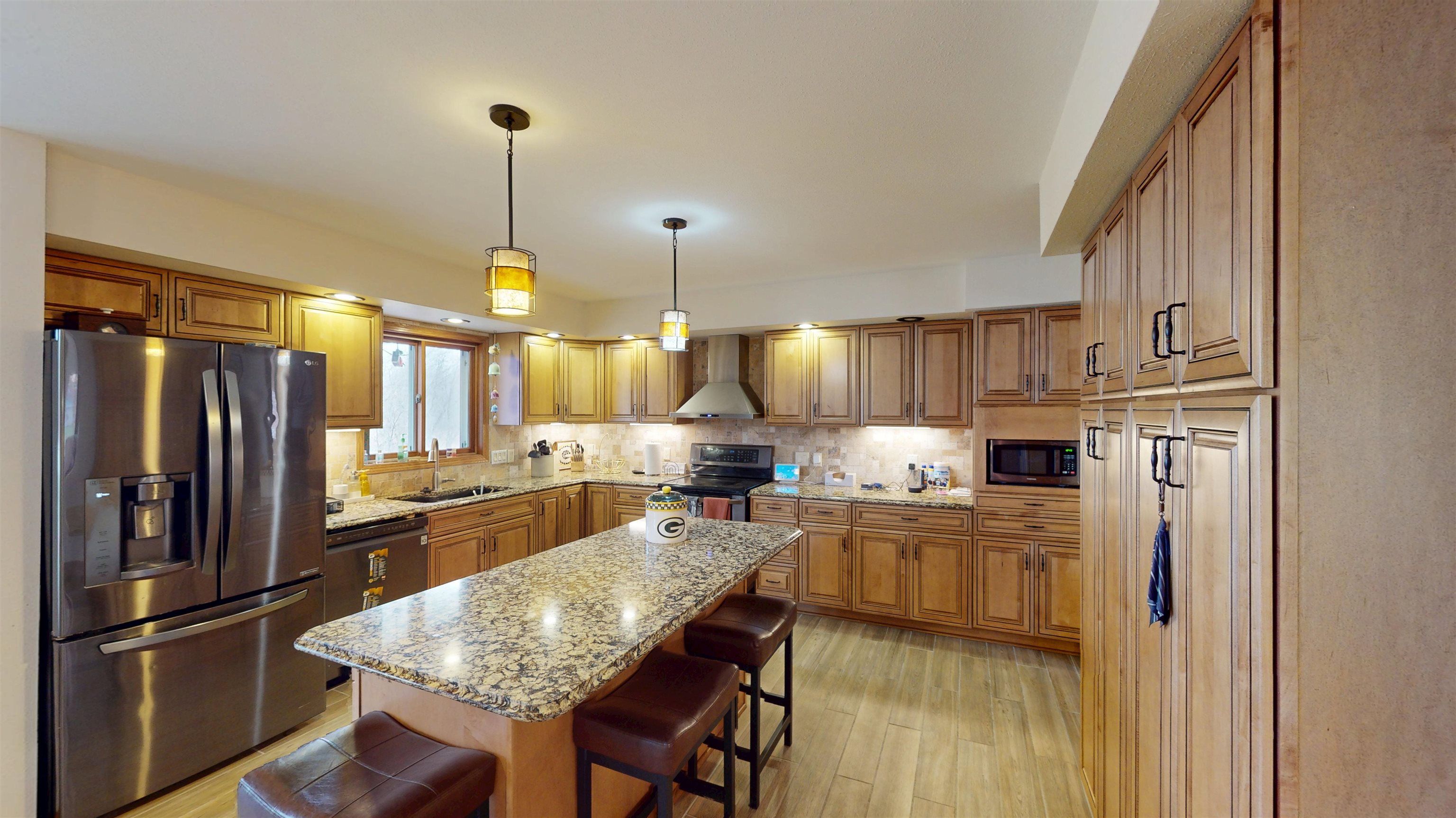 1407 S WASHINGTON AVENUE, Marshfield, Wisconsin 54449, 4 Bedrooms Bedrooms, ,3 BathroomsBathrooms,Residential,For Sale,1407 S WASHINGTON AVENUE,22505537