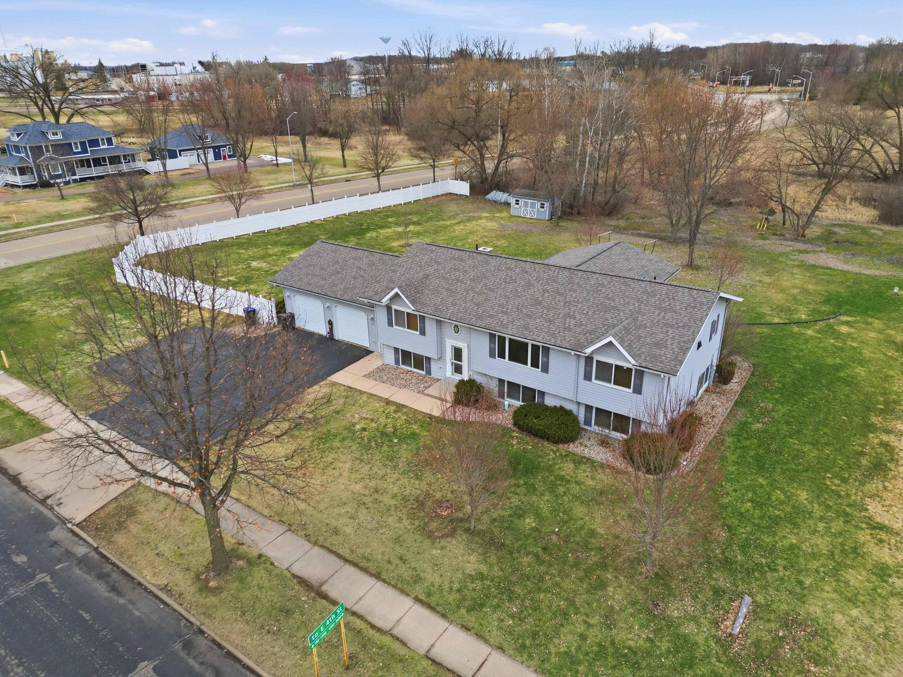 1407 S WASHINGTON AVENUE, Marshfield, Wisconsin 54449, 4 Bedrooms Bedrooms, ,3 BathroomsBathrooms,Residential,For Sale,1407 S WASHINGTON AVENUE,22505537