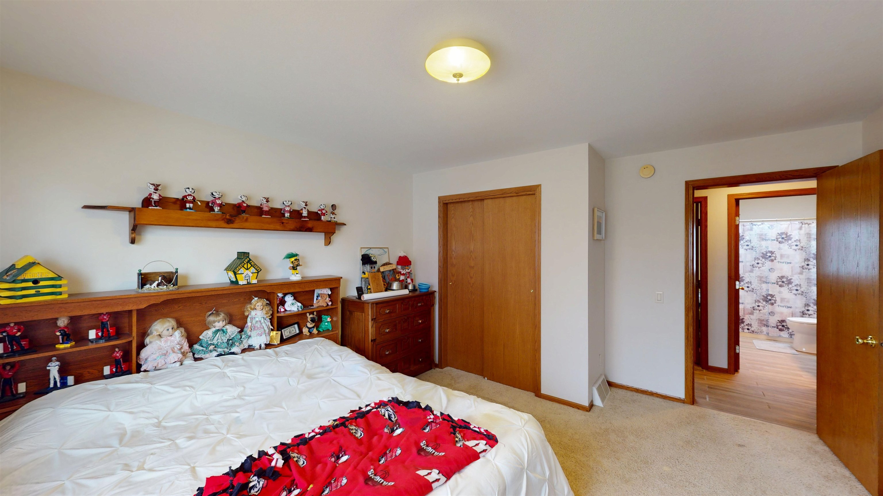 1407 S WASHINGTON AVENUE, Marshfield, Wisconsin 54449, 4 Bedrooms Bedrooms, ,3 BathroomsBathrooms,Residential,For Sale,1407 S WASHINGTON AVENUE,22505537