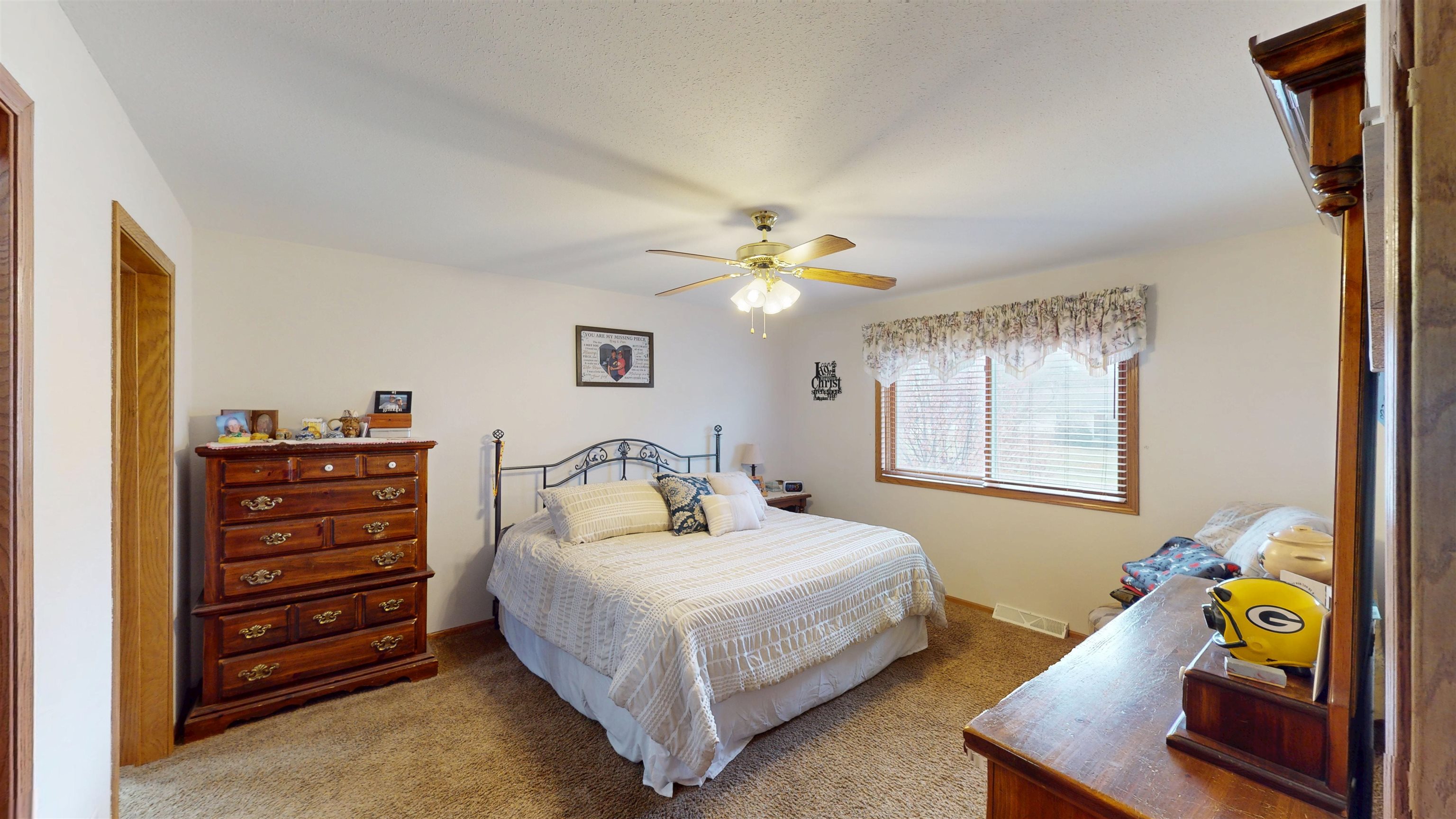 1407 S WASHINGTON AVENUE, Marshfield, Wisconsin 54449, 4 Bedrooms Bedrooms, ,3 BathroomsBathrooms,Residential,For Sale,1407 S WASHINGTON AVENUE,22505537