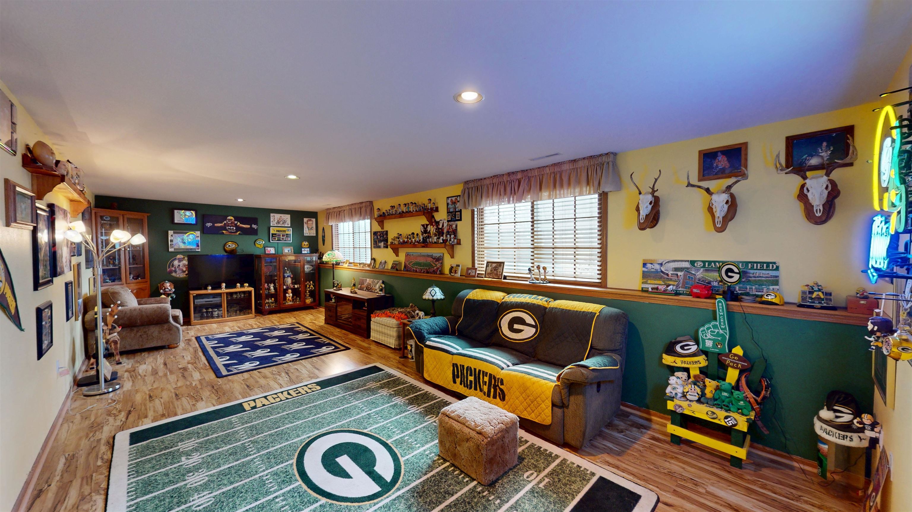 1407 S WASHINGTON AVENUE, Marshfield, Wisconsin 54449, 4 Bedrooms Bedrooms, ,3 BathroomsBathrooms,Residential,For Sale,1407 S WASHINGTON AVENUE,22505537