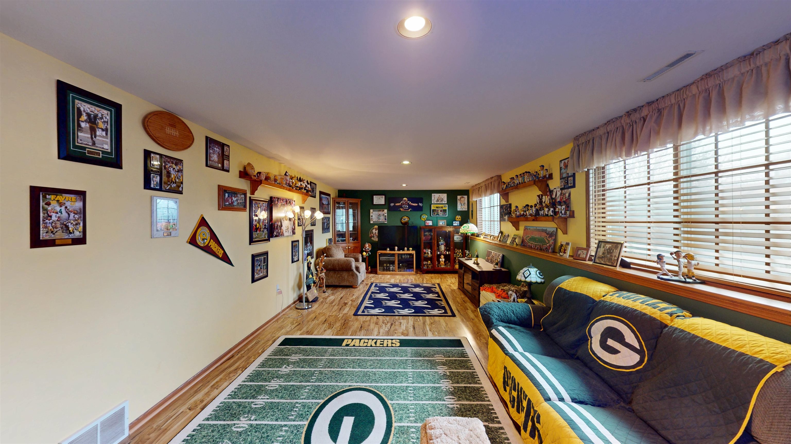 1407 S WASHINGTON AVENUE, Marshfield, Wisconsin 54449, 4 Bedrooms Bedrooms, ,3 BathroomsBathrooms,Residential,For Sale,1407 S WASHINGTON AVENUE,22505537