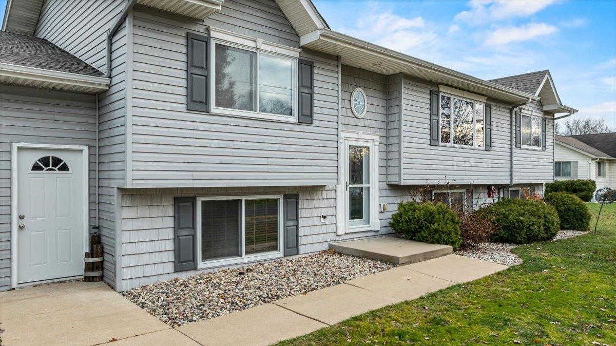 1407 S WASHINGTON AVENUE, Marshfield, Wisconsin 54449, 4 Bedrooms Bedrooms, ,3 BathroomsBathrooms,Residential,For Sale,1407 S WASHINGTON AVENUE,22505537