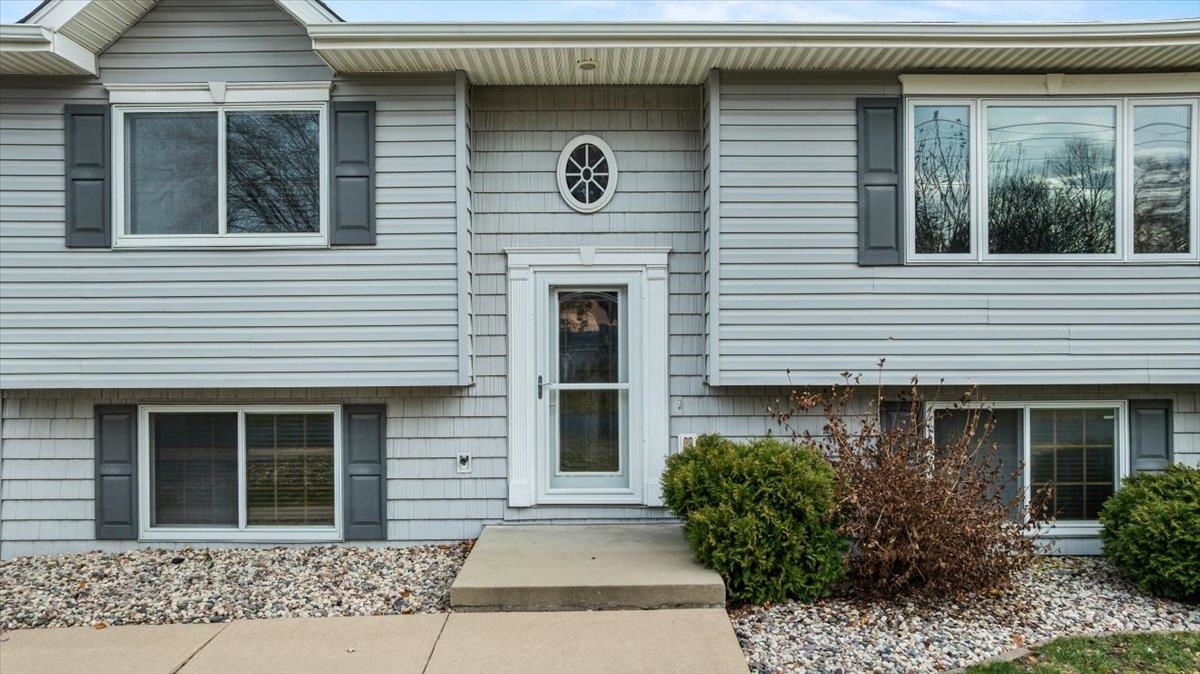 1407 S WASHINGTON AVENUE, Marshfield, Wisconsin 54449, 4 Bedrooms Bedrooms, ,3 BathroomsBathrooms,Residential,For Sale,1407 S WASHINGTON AVENUE,22505537