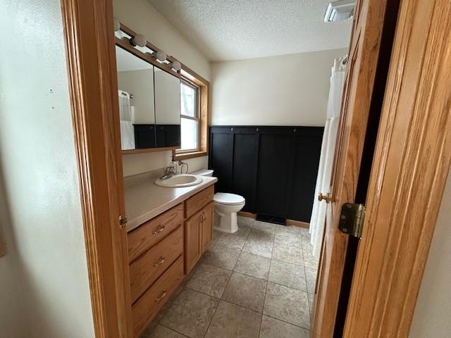 2511 S APPLE AVENUE, Marshfield, Wisconsin 54449, 4 Bedrooms Bedrooms, ,2 BathroomsBathrooms,Residential,For Sale,2511 S APPLE AVENUE,22505621