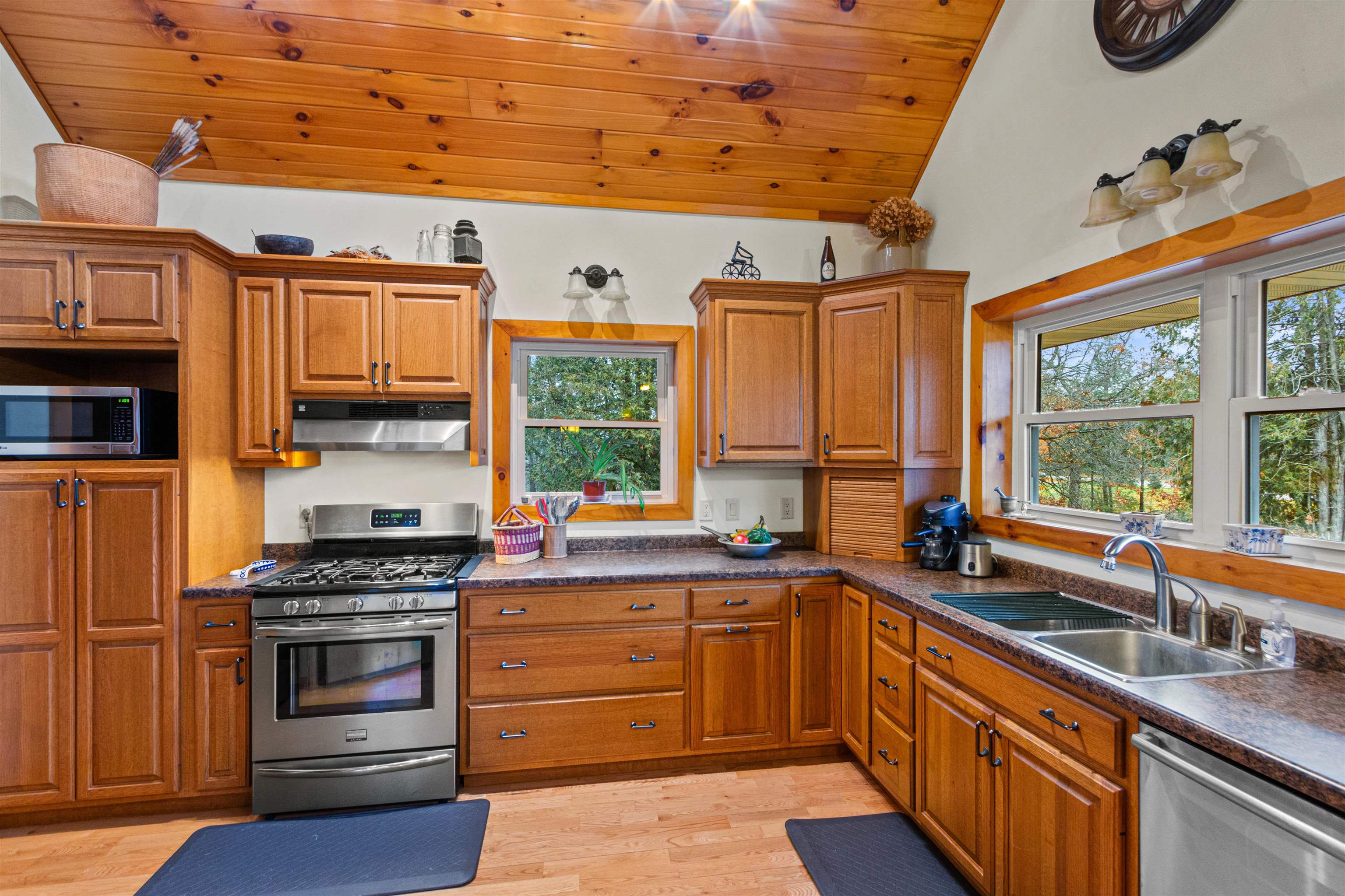 8840 SPRING LAKE ROAD, Amherst, Wisconsin 54406, 2 Bedrooms Bedrooms, ,3 BathroomsBathrooms,Residential,For Sale,8840 SPRING LAKE ROAD,22505632