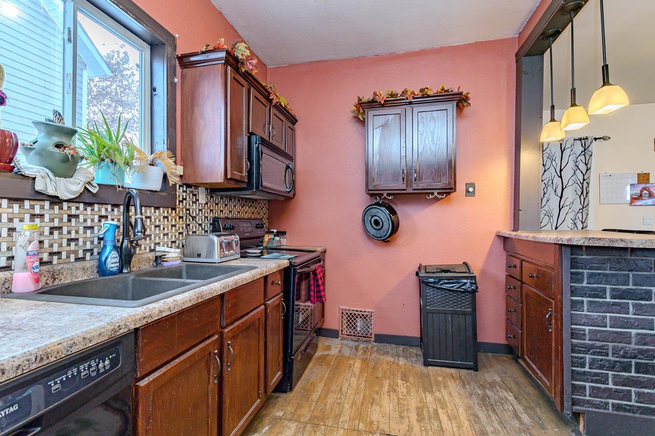 617 N COTTAGE STREET, Merrill, Wisconsin 54452, 3 Bedrooms Bedrooms, ,1 BathroomBathrooms,Residential,For Sale,617 N COTTAGE STREET,22505727