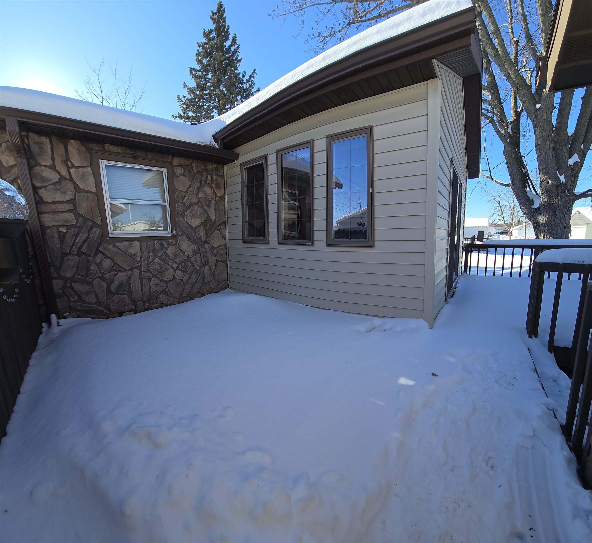 911 PEPPER AVENUE, Wisconsin Rapids, Wisconsin 54494, 2 Bedrooms Bedrooms, ,1 BathroomBathrooms,Residential,For Sale,911 PEPPER AVENUE,22505751