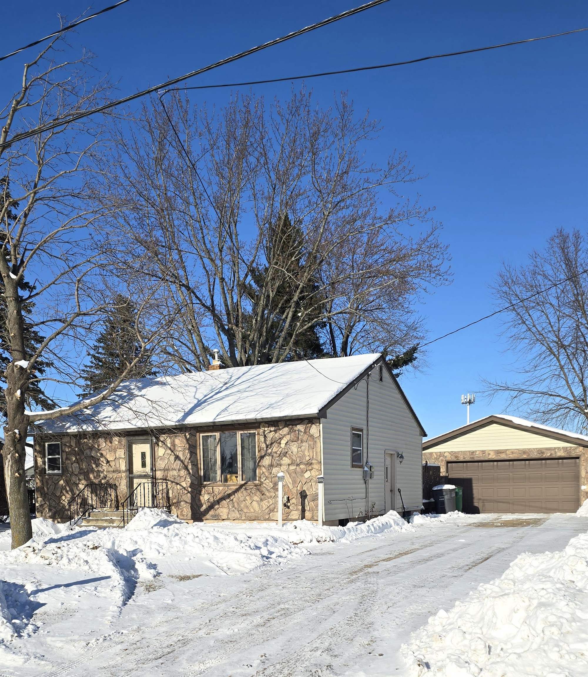 911 PEPPER AVENUE, Wisconsin Rapids, Wisconsin 54494, 2 Bedrooms Bedrooms, ,1 BathroomBathrooms,Residential,For Sale,911 PEPPER AVENUE,22505751